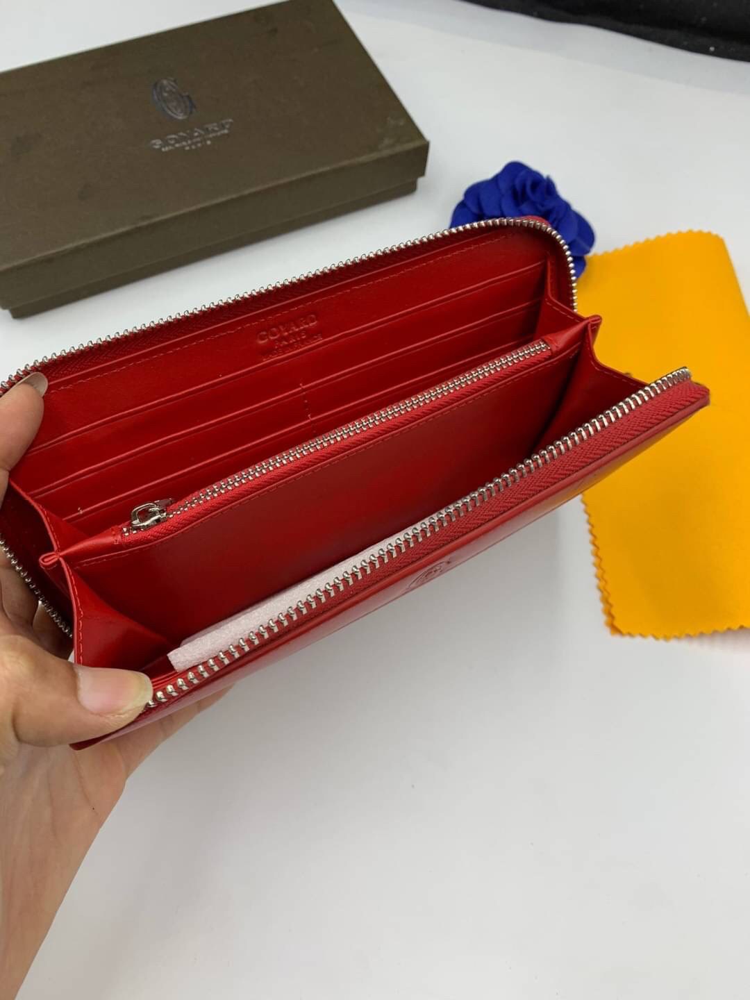 VIP GIFT 】GOYARD round zipper Matignon Long Wallet กระเป๋าสตางค์ซิปรอบใบยาว พร้อมส่ง 6 สี เหมาะกับการใช้งานทุกรูปแบบ นอกจากเพิ่มความมั่นใจแล้ว ยังทำให้ชีวิตของเราง่ายขึ้นอีกด้วย โดยการเปิดปิดแบบซิปรอบ สามารถใส่ธนบัตร เหรียญ บัตรต่างๆได้หลายใบเลยทีเดียว ขน