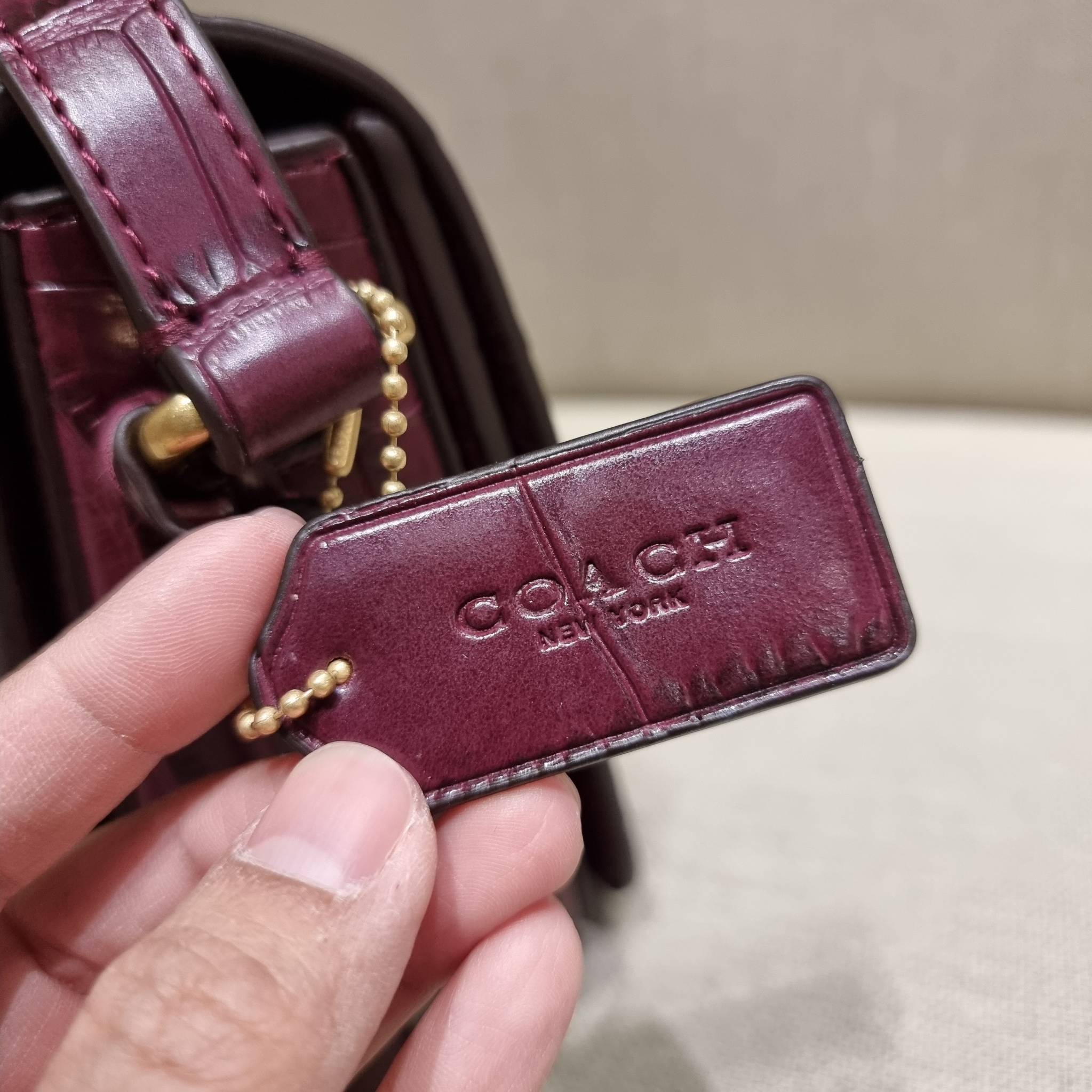 OUTLET 】COACH STUDIO SHOULDER BAG IN SIGNATURE CANVAS (C6639 C6640) สีใหม่รับความเฮง กับคอลเลคชั่นใหม่สุดอีกหนึ่ง!! มาแบบเลิศๆหรูๆมากแม่ กระเป๋าสะพายข้างลุคไฮน์ ที่ดีไซน์ออกมาได้ปัง และดูแพงมากๆ ด้วยดีเทลคลาสสิคผสานความเป็นเอกลักษณ์ เรียบง่ายแต่แฝงความมีด