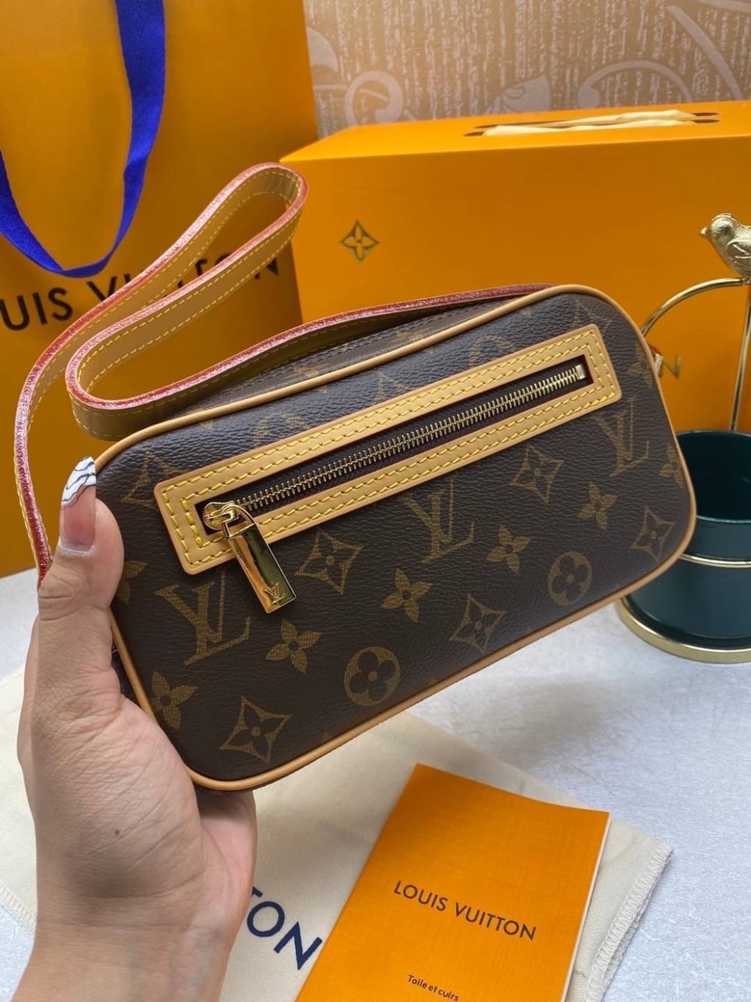 LV POCHETTE CITE SHOULDER BAG MONOGRAM เกรดออรินอล หนังแท้ สวยงามตามรูป เกรดเทียบแท้ ใช้สลับแท้ได้ ใช้งานต่างประเทศได้