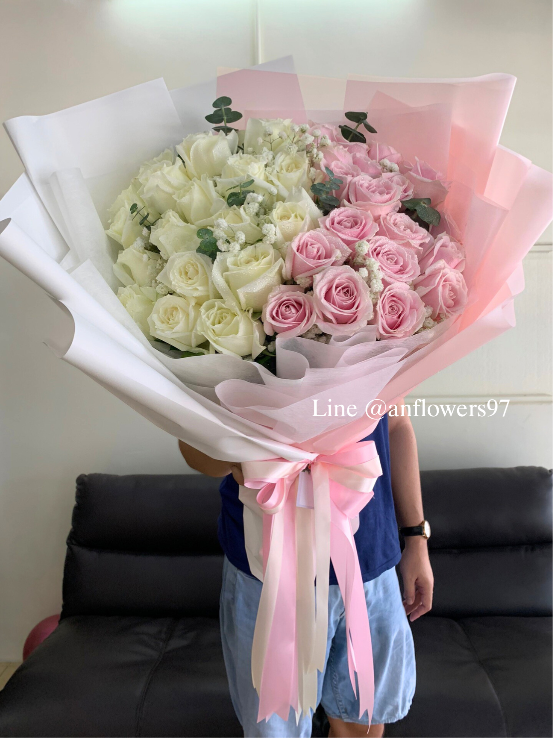 ช่อกุหลาบขาวและชมพู
