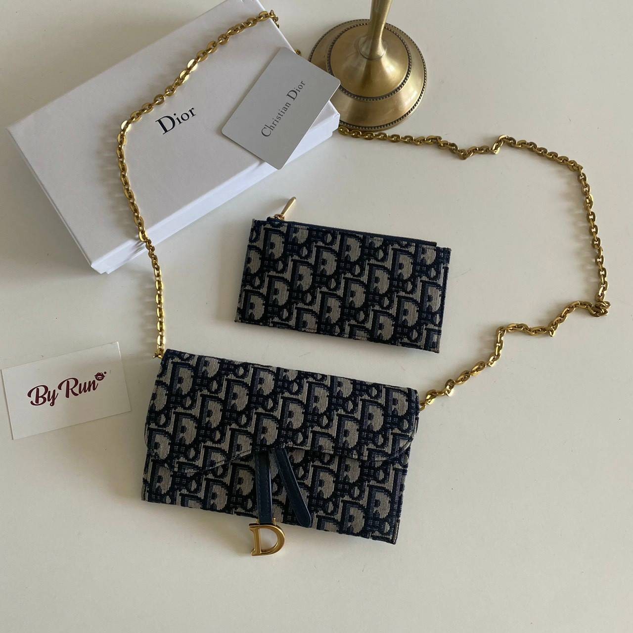 หนังแท้ DIOR SADDLE WALLET ON CHAIN Blue Dior Oblique Jacquard พร้อมส่งที่ไทย งานหนังแท้และผ้าแจ็คการ์ด เกรดเทพออริจินอล ภาพสินค้าถ่ายจากงานขายจริง ใช้งานต่างประเทศได้