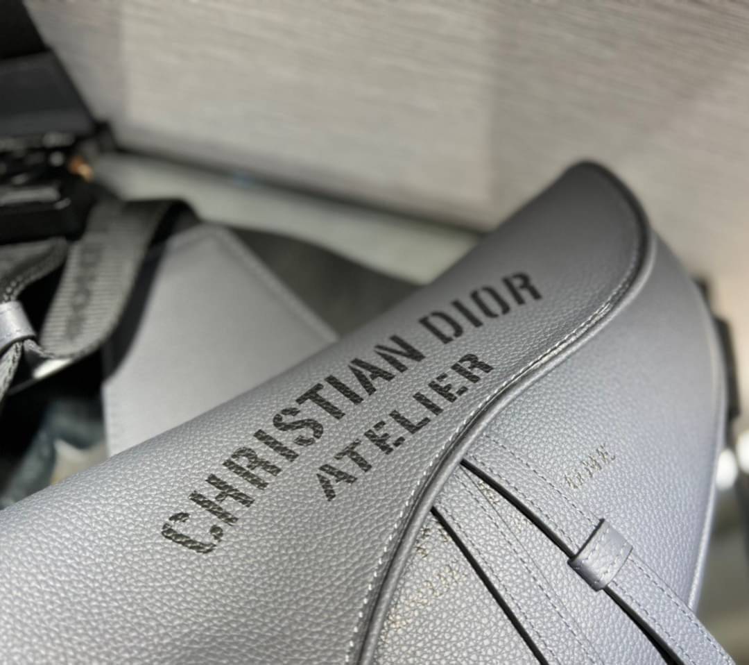 Dior Saddle Atelier bag / DIOR DARK GRAY GRAINED CALFSKIN WITH ATELIER SIGNATURE SADDLE BAG / Dior men saddle bag เกรดเทพออริจินอล หนังแท้ ภาพถ่ายจากสินค้าจริง ใช้งานต่างประเทศได้