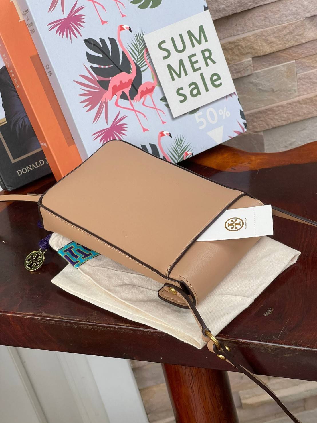 ของแท้ 💯% TORY BURCH MILLER METAL PHONE CROSSBODY อีกหนึ่งกระเป๋าใส่มือถือรุ่นฮิตที่เชื่อว่าหลาย ๆ คนต้องเคยเห็นผ่าน ๆ ตามาอย่างแน่นอน