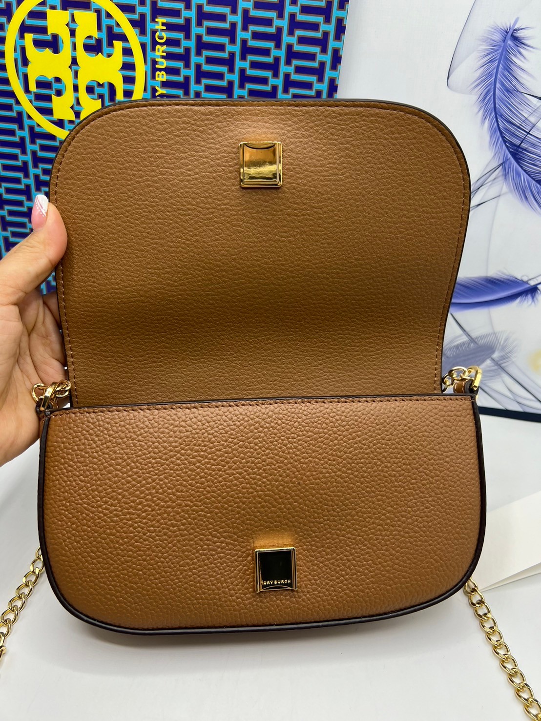TORY BURCH Chelsea Pebbled Crossbody Bag กระเป๋าสะพายเรียบหรู เกรดออริ สลับแท้ 1:1 ใช้งานต่างประเทศได้