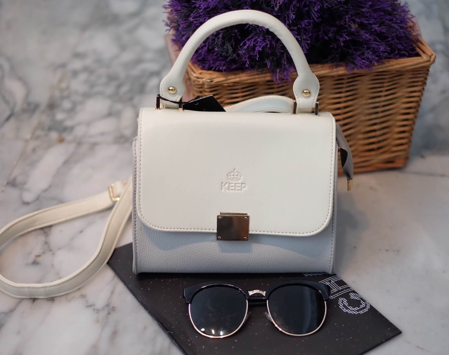 Best Seller !! ทรงที่ขายดีที่สุด #2in1 กระเป๋า KEEP mini office handbag ทรงสวย ทันสมัย -ปรับใช้ได้ถึงสองทรงคะ เก็บด้านข้างกระเป๋าได้ -ใช้หนังแกะสังเคราะห์ เนื้อดีมาก -ขนาดกะทัดรัด น้ำหนักเบา -ภายใน 2 ช่องซิป และช่องเก็บมือถือ แยกเก็บ-ของเป็นระเบียบมากๆคะ