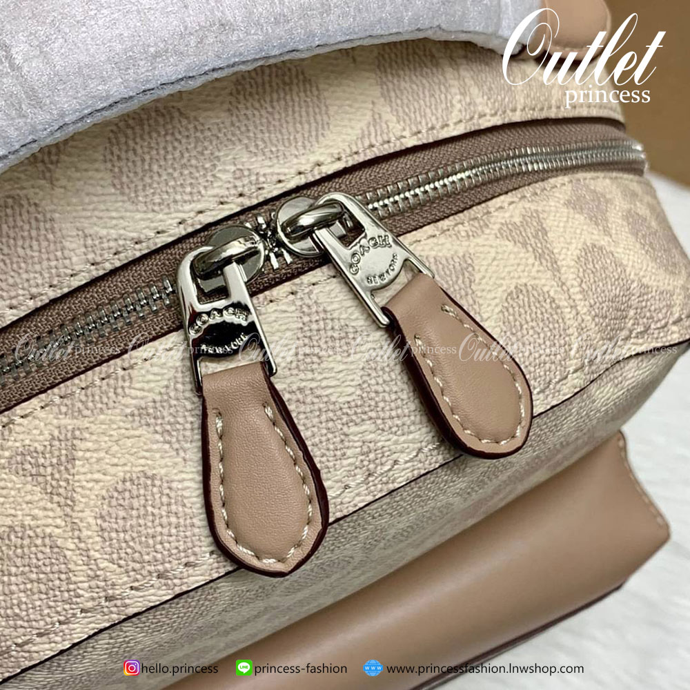 COACH LARGE SIGNATURE CAMPUS BACKPACK (32754) กระเป๋าสะพายหลังแบบมีหูหิ้ว หนังแท้อย่างดี หนังสมูทมากๆค่ะ พร้อมสีสุดคลาสสิค! ด้านหน้ามีช่องซิปขนาดกลางให้หนึ่งช่อง เปิดปิดช่องหลักแบบซิปคู่ ภายในกว้างมากๆค่ะ ใส่ได้เยอะทีเดียว มีช่องซิปและช่องเล็กใส่ของจุกจิก