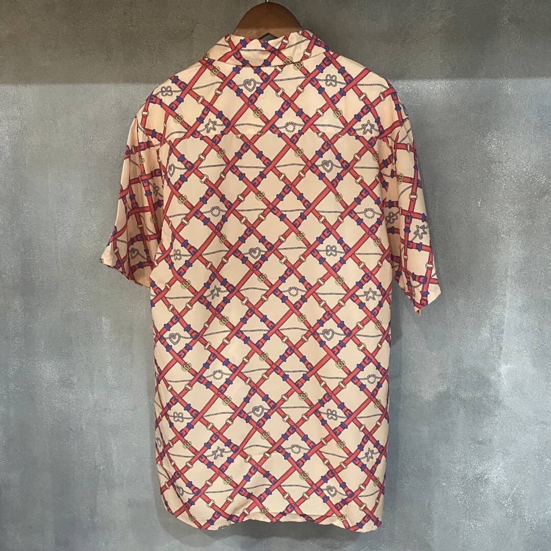 Gucci Oversized paper effect Bowling Print Shirt / Gucci Men's Shirts / Gucci Shirt งานเกรดออริจินอล พิมพ์ลายคมชัด มีป้ายแท็กที่คอเสื้อทุกตัว พร้อมส่งที่ไทย ภาพสินค้าถ่ายจากงานขายจริง ใช้งานต่างประเทศได้