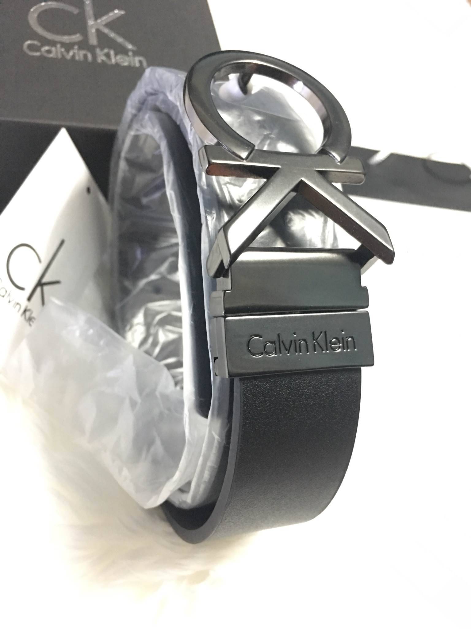New item! ชุดของขวัญสำหรับคุณผู้ชาย เข็มขัด Calvin klein ของแท้ งาน outlet ที่ใครหลายคนรอคอย ดีไซน์เรียบหรู ตามแบบฉบับของCKเลยคะ จะ ซื้อเป็นของขวัญ ของฝาก ปีใหม่ ดีเลิศค่า Brand Calvin Klein