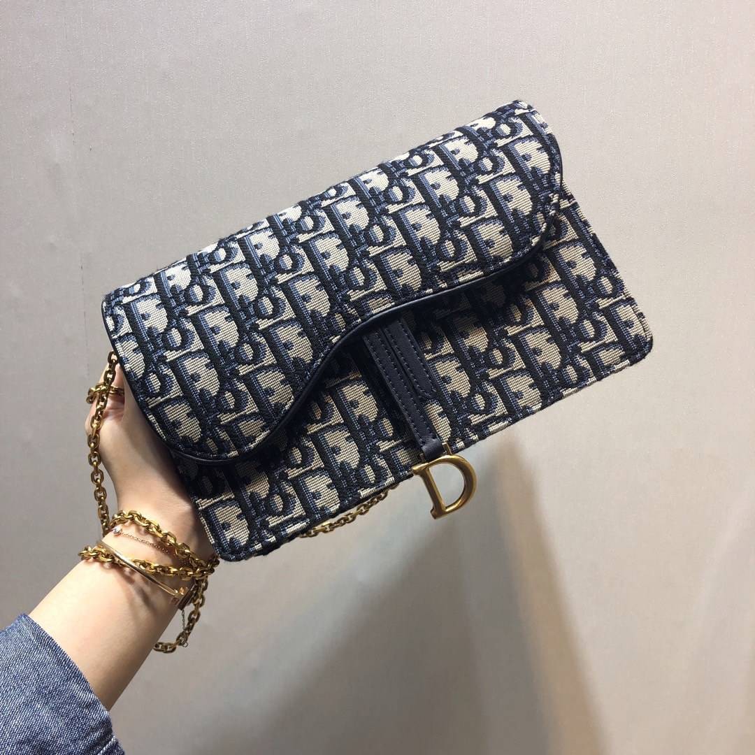 DIOR SADDLE POUCH Blue Dior Oblique Jacquard เกรดออริจินอล ภาพสินค้าถ่ายจากงานขายจริง ใช้งานต่างประเทศได้