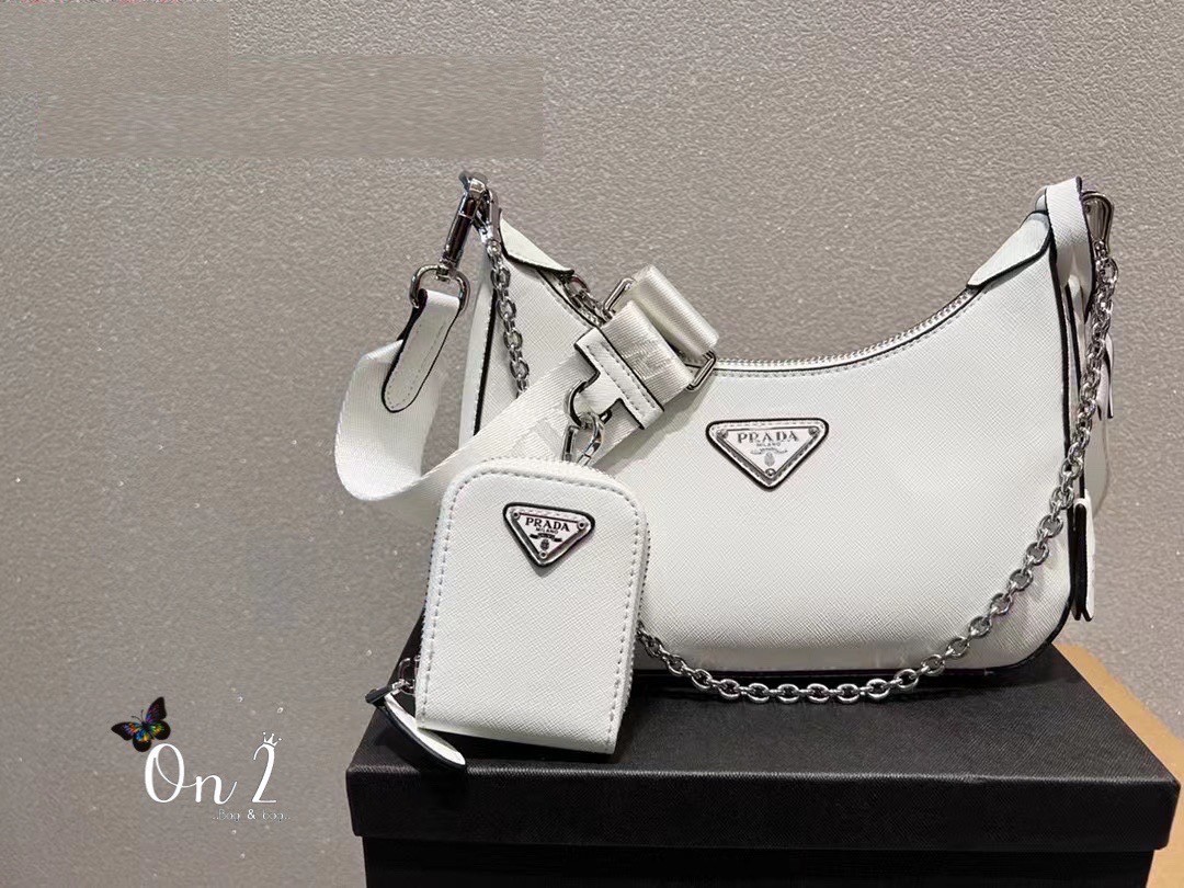 Prada Re-Edition 2005 Saffiano leather bag / PRADA COLLECTION SS22 🔥 HOTS ITEM มาเเรงสุดตอนนี้ น่ารักมากๆ สีพาสเทล สีสายฝอ มาแบบจัดเต็มมาก ถือเกร๋ๆคาเฟ่ต้องลงเเล้วล่ะเเม่ หรูหราเลยค่า ปังสุดดด