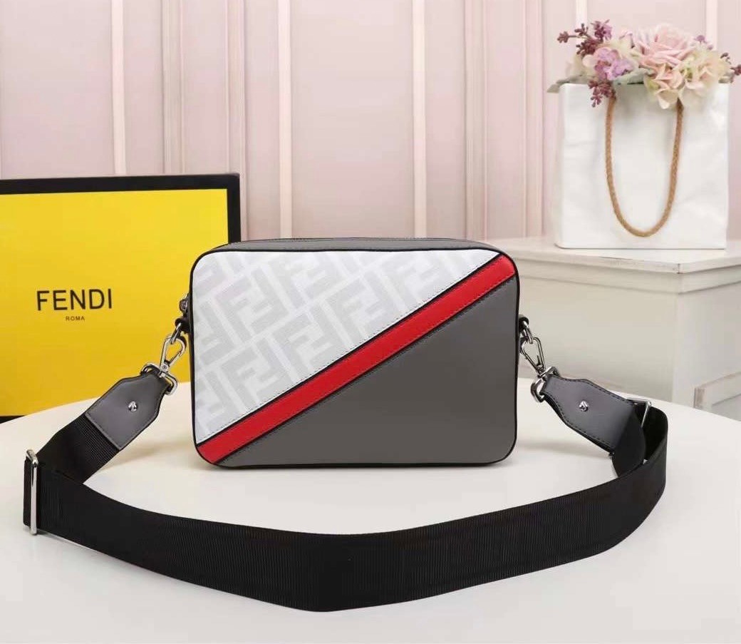 FENDI Ff-Print Coated-Canvas And Leather Cross-Body Bag เกรดออริจินอล FENDI Messenger Bag กระเป๋าสะพายข้าง ให้หนุ่มๆได้ตัวตึงกันไปเลยจ้า กับกระเป๋าสะพายทรงแมสเซ็นเจอร์ รุ่นหายาก ดีไซน์เรียบหรู สะดวกใช้ที่สุด ภายในโล่งกว้าง สายสะพายถอดได้ ปรับใช้ตามสะดวก ใ