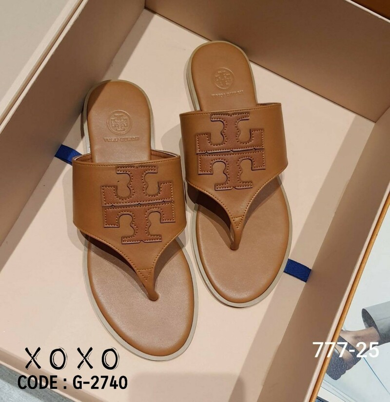 TORY BURCH SANDELS แตะหนีบ งานชนช้อป งานสวยมากคะ วัสดุหนัง PU ด้านหน้าว่างลายโลโก้แบรนด์ เรียบ หรู ดูแพงเกินราคาขายแน่นอนคะ แมทส์เข้าชุดง่าย น้ำหนักเบา