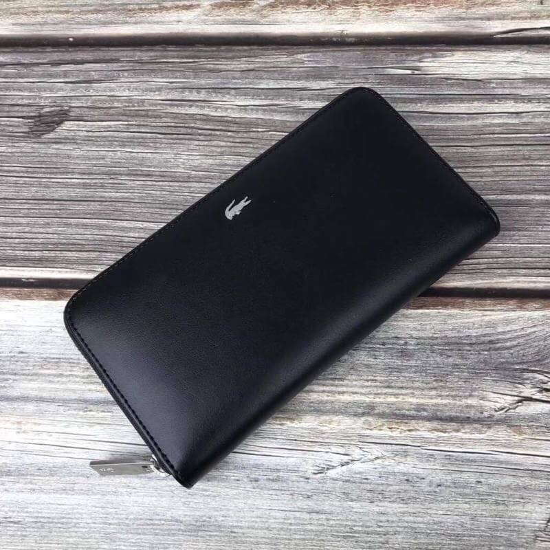 LACOSTE FACTORY LONG WALLET กระเป๋าสตางค์ใบยาวรุ่นใหม่ล่าสุดหนังสวยอยู่ทรงเปิดปิดด้วยซิปรอบด้านหน้ามีโลโก้แบรนด์เรียบหรู ภายในมีโลโก้ ช่องซิป ช่องใส่บัตรหลายช่องใส่มือถือ iphone8 เหรียญ บัตรได้เยอะ ตัวจริงสวยน่าใช้คลาสสิคไม่มีเอ้าท์ ราคาสุดคุ้ม สินค้ามาพร