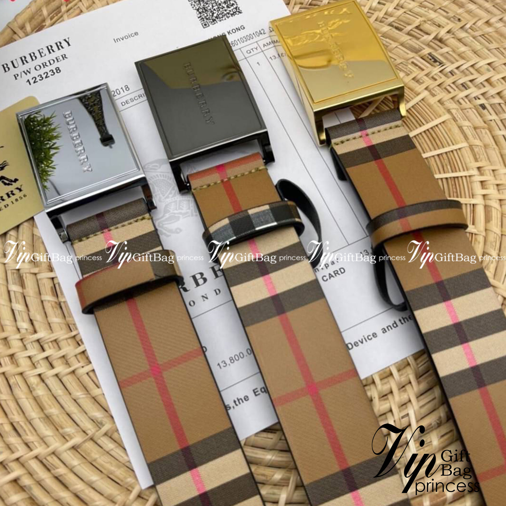 BURBERRY BELT LEATER 3.5cm เข็มขัดเบอร์เบอรี่ เกรดออริจินอลหนังแท้ ใช้งานง่าย เป็น everyday look ได้เลยค่ะ ภาพสินค้าถ่ายจากงานขายจริง ใช้งานต่างประเทศได้