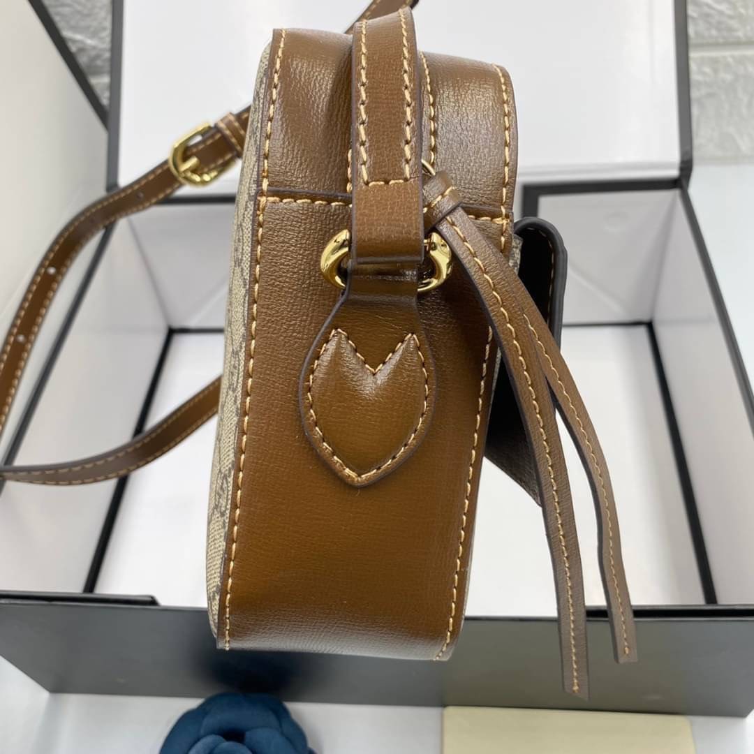 VIP 】Brown GUCCI Horsebit 1955 small color-block leather shoulder bag ด้วยรูปทรงกล่องอันคลาสสิกที่มาพร้อมรายละเอียดอันน่าค้นหา ดูหรูหรา สามารถใช้งานได้หลากหลายโอกาส เป็นเพื่อนคู่ใจในวันสบายๆ หรือออกงานเป็นทางการ ไม่ควรพลาดเลยค่ะ