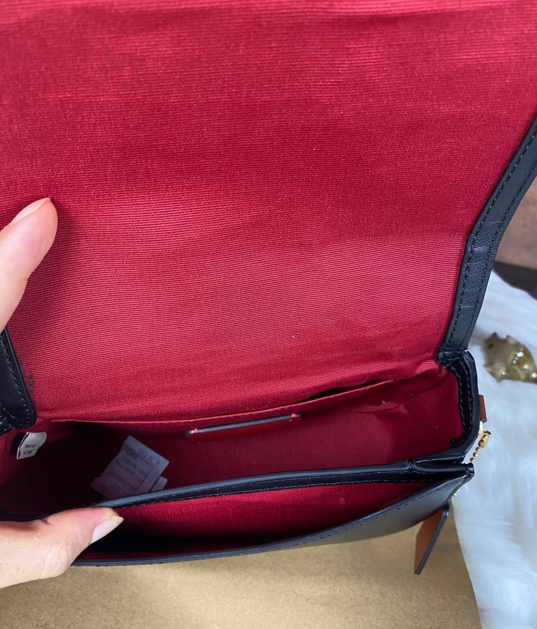 OUTLET 】COACH SADDLE BAG WITH HORSE AND CARRIAGE DOT PRINT (COACH C4059) กระเป๋าสะพายข้าง ลายม้าและรถลาก item ใหม่ที่สาวๆต้องมีนาทีนี้ห้ามพลาด รูปทรงโค้งมน วัสดุ พีวีซี ผ้าใบเคลือบพิมพ์ลายเป็นหนังเรียบ ทนทานและกันคราบสกปรกทั้งสี่ด้านเป็นหนังคุ้มสุดๆ ภายใน