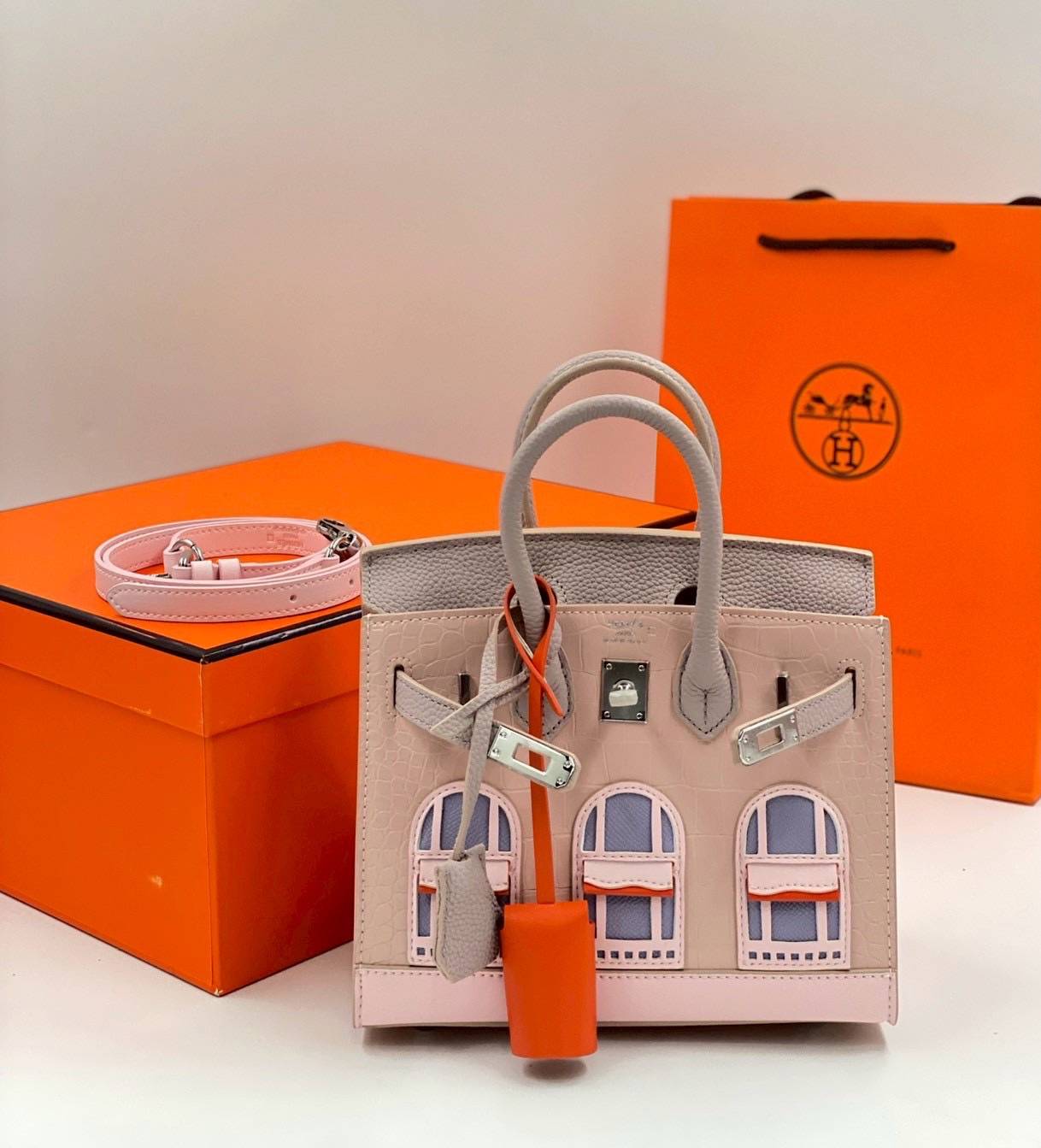 ORI หนังแท้ | Hermes Birkin Bag Faubourg 20cm รุ่นลิมิเต็ด กระเป๋าสะพายที่สุดแห่งหรูหราลัคชู นิยามของความสง่างามเหนือกาลเวลา แบรนด์เนมในฝัน งดงามดั่งเจ้าหญิง แบรนด์ที่บ่งบอกถึงฐานะและรสนิยมของคุณ