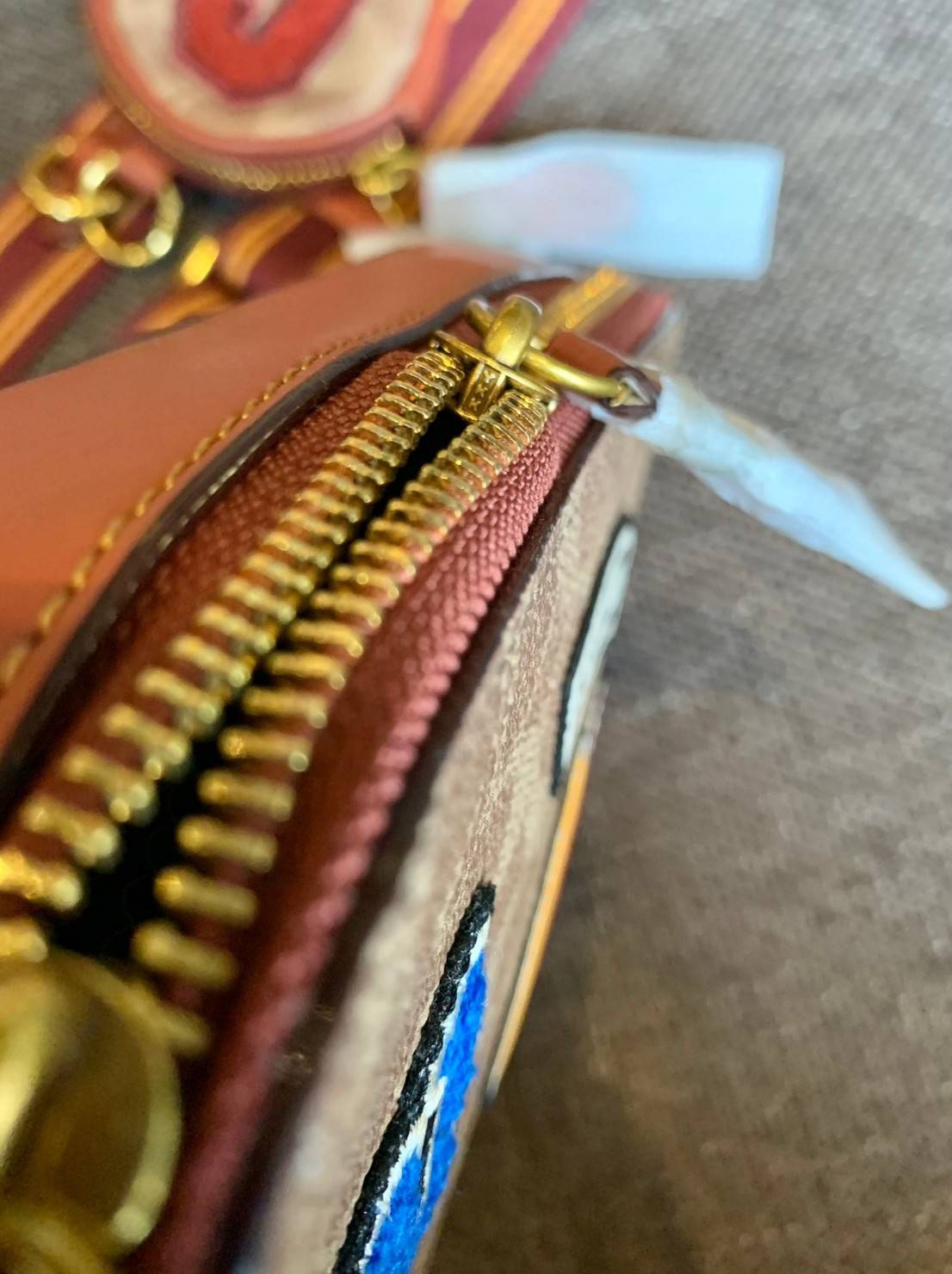 COACH CHARTER SLIM CROSSBODY IN SIGNATURE CANVAS WITH PATCHES ((C6744)) 📌พร้อมส่งที่ไทย สวยก่อนใครไปเลยยค่าา! 🌈จัดส่งพร้อมกระเป๋าพวงกุญแจแบรนด์แบบมีซิปอีกหนึ่งใบ กระเป๋าสะพายแบบครอสบอดี้ร์ หนังแท้สวย