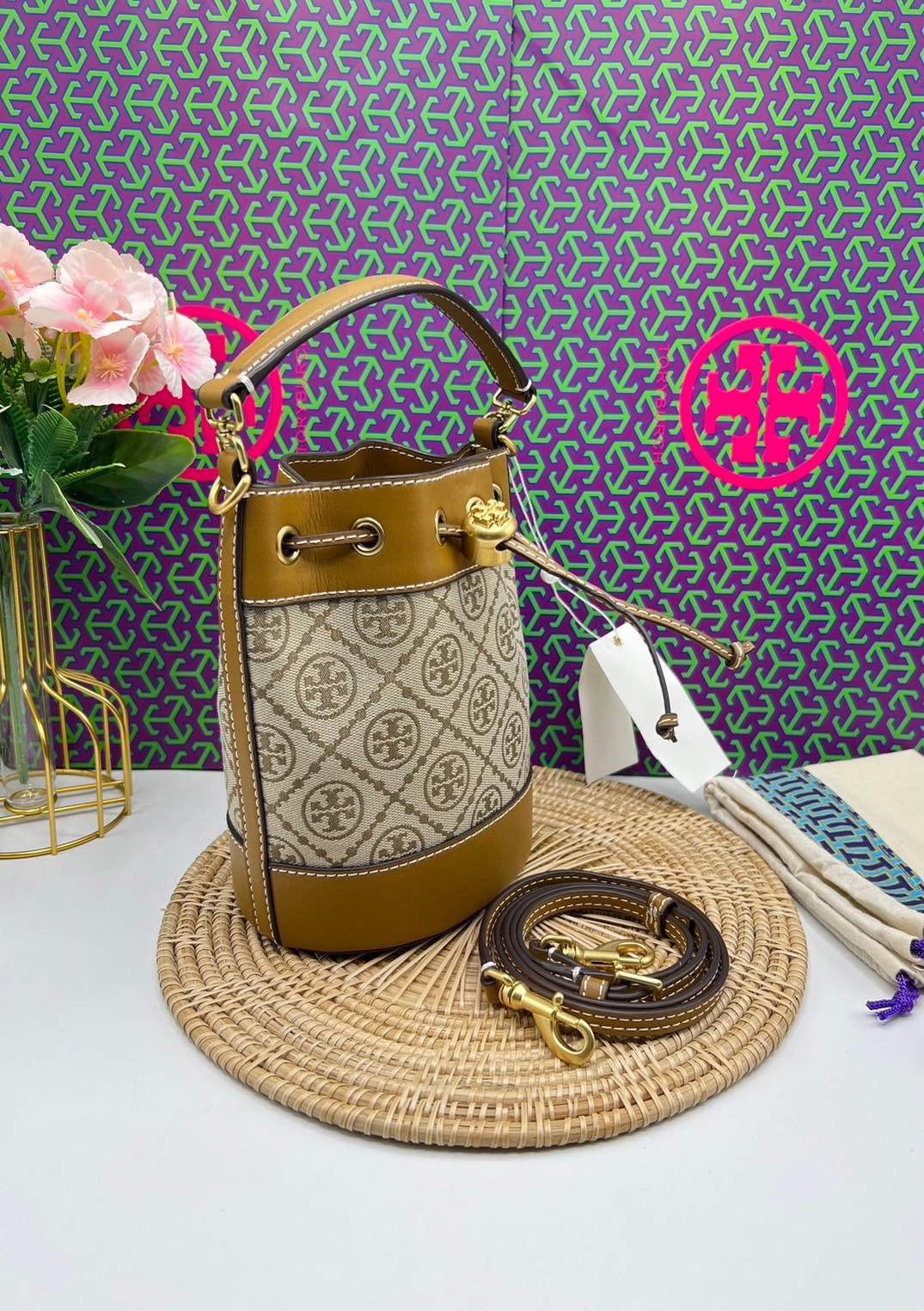 TORY BURCH Mini T Monogram Bucket Bag / Tory Mini Bucket Bag กระเป๋าทรงบัคเก็ต ไซส์มินิสุดคลาสสิก กระเป๋าทรงขนมจีบ