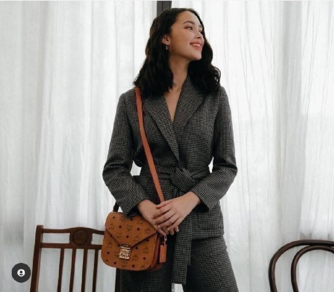 ORI | M.C.M Patricia Shoulder Bag In Visetos กระเป๋าสะพายดีไซน์มีสไตล์ ดูดีมีสเน่ห์ด้วยทรงกระเป๋าที่โค้งรับฐาน ให้ความรู้สึกนุ่มนวล แมทช์ได้กับทุกลุค