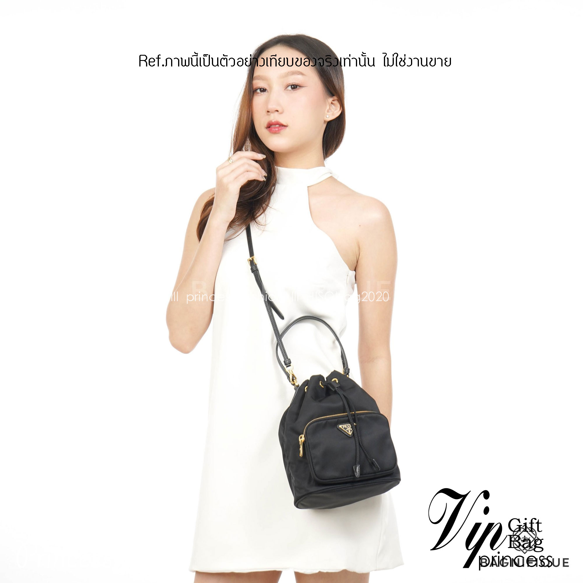 Prada Nylon Bucket Bag Black ใครๆก็หลงรัก **ทรงขนมจีบน่ารัก 🐰 กระเป๋าผ้า PRADA NYLON SILK เนื้อหนา ตัวกระเป๋าอยู่ทรงสวย ซับในอย่างดี จุดเด่นคือ กระเป๋าสามารถ จุของได้เยอะมาก น้ำหนักเบา