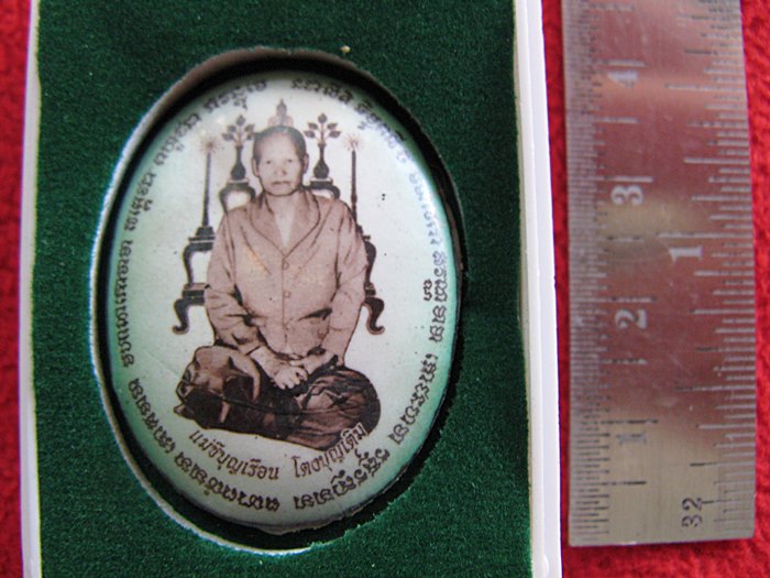 สินค้าหมดค่ะ ล็อกเก็ตแม่ชีบุญเรือน โตงบุญเติม รุ่นสรงน้ำ๕๔ วัดอาวุธวิกสิตาราม พร้อมกล่องเดิมค่ะ