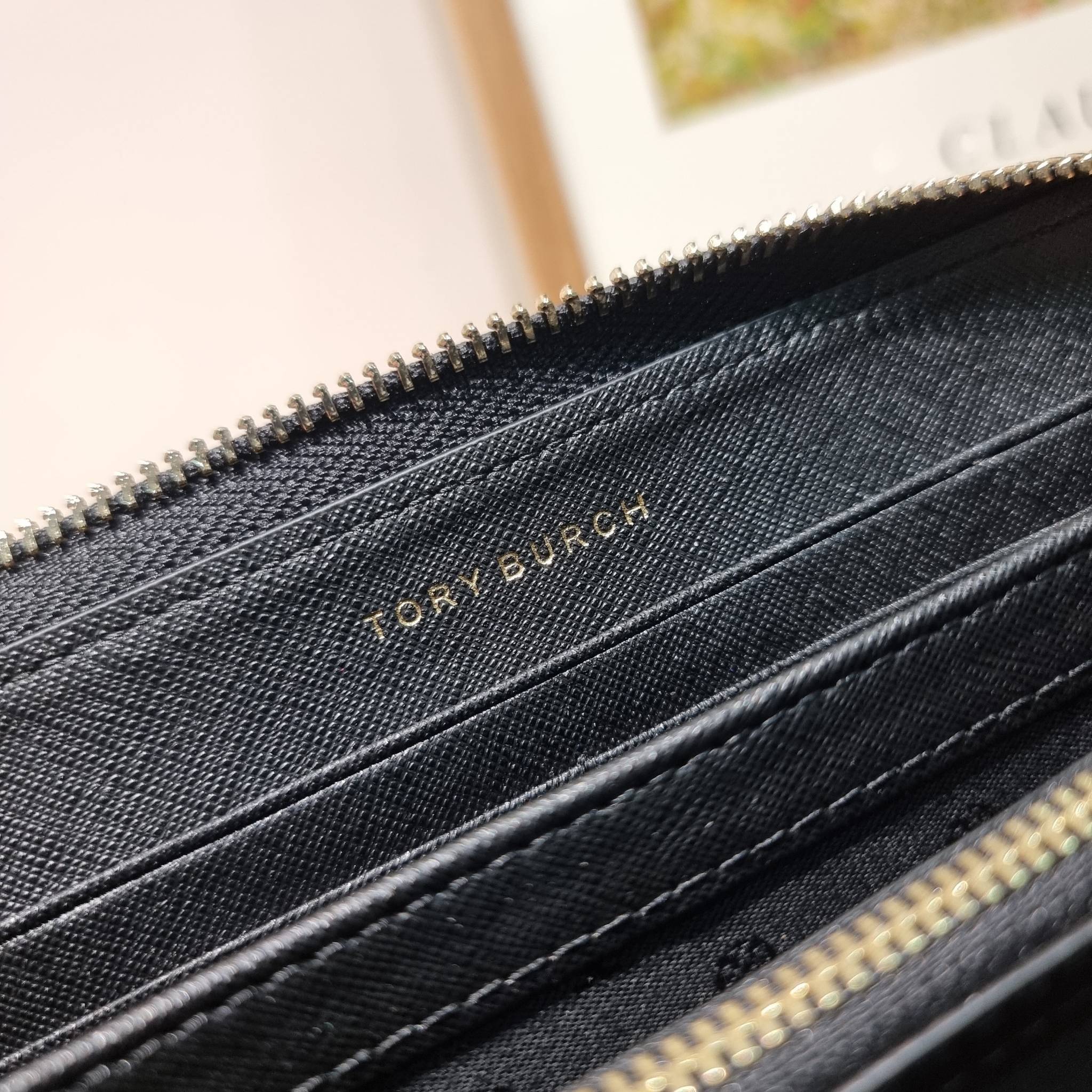 TORY BURCH ROBINSON MULTI GUSSET ZIP CONTINENTAL WALLET รุ่นหายาก พร้อมสีน่ารักน่าใช้ ต้อนรับเดือนแห่งความรัก!! กับกระเป๋าสตางค์ใบยาว ขนาดกำลังพอเหมาะ ดีไซน์เรียบหรู