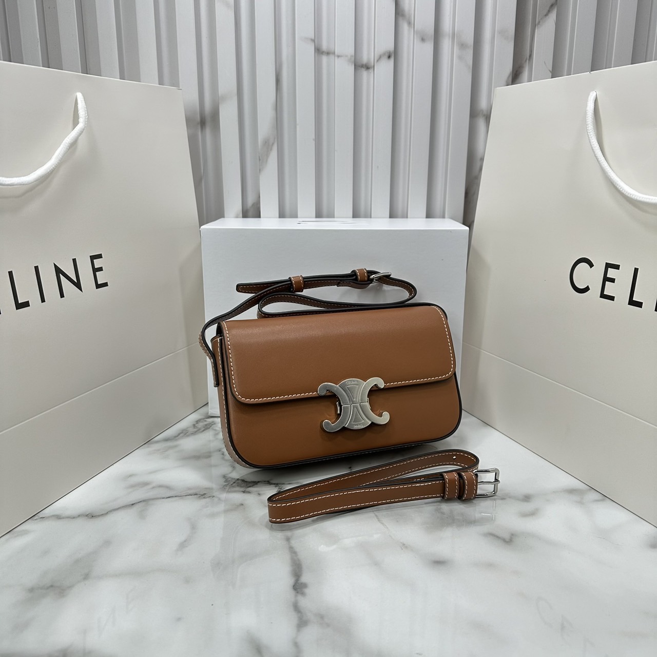 CELINE TRIOMPHE SHOULDER BAG / Celine SHOULDER BAG CLAUDE in shiny กระเป๋าสะพายไหล่ พร้อมสายสะพาย 2 เส้น เกรดออริ 1:1 ใช้งานต่างประเทศได้