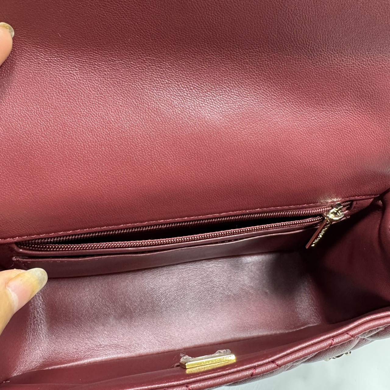 ORI | หนังแท้ Chanel Mini Classic Handbag With Top Handle กระเป๋าสะพายรุ่นคลาสสิกพร้อมหูจับถนัดมือ สวยเรียบหรู 🤍 สินค้าเกรดออริจินอล เทียบแท้