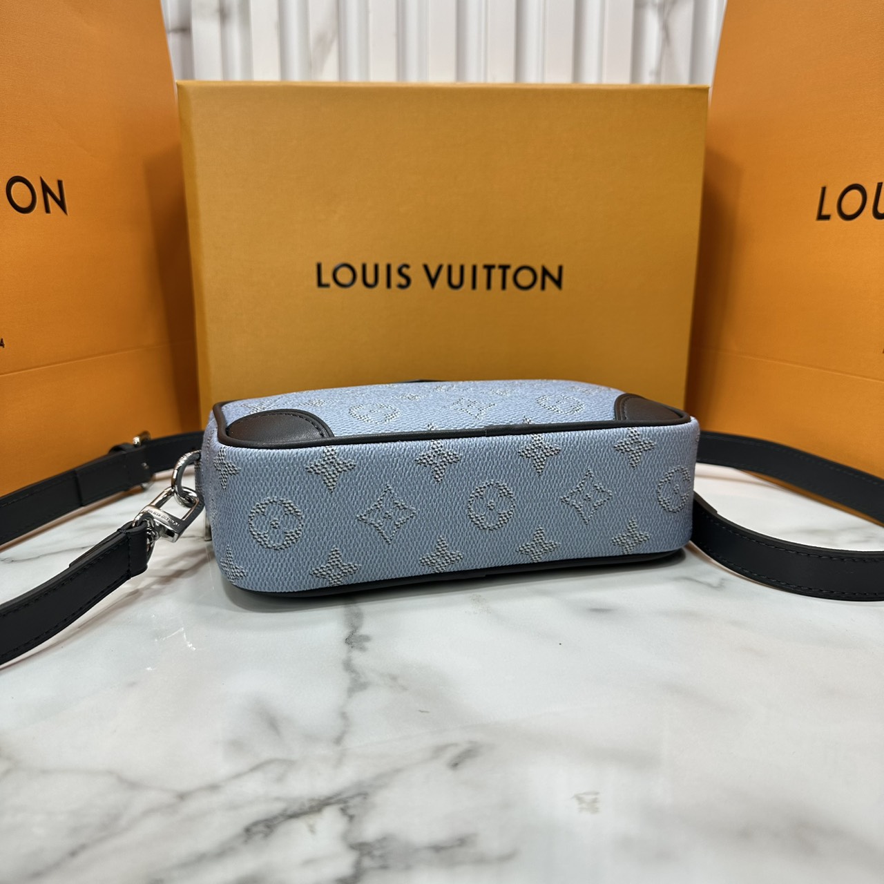 ORI หนังแท้ | LV Trocadéro Wearable Wallet Monogram Canvas 20cm กระเป๋าสะพายทรงแมสเซ็นเจอร์ดีไซน์ใช้เป็นกระเป๋าสตางค์ได้ ขนาดกำลังสวยกะทัดรัด คลาสสิคหรูหราคล่องตัว