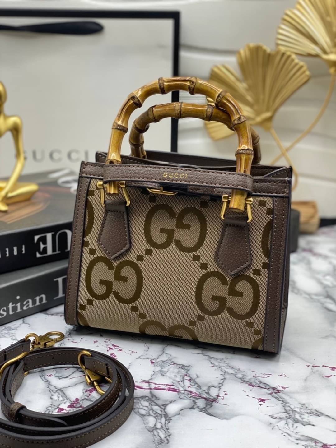 หนังแท้ Gucci Diana jumbo GG tote bag Mini พร้อมส่งที่ไทย Brown Camel and ebony jumbo GG canvas ภาพสินค้าถ่ายจากงานขายจริง ใช้งานต่างประเทศได้ค่ะ