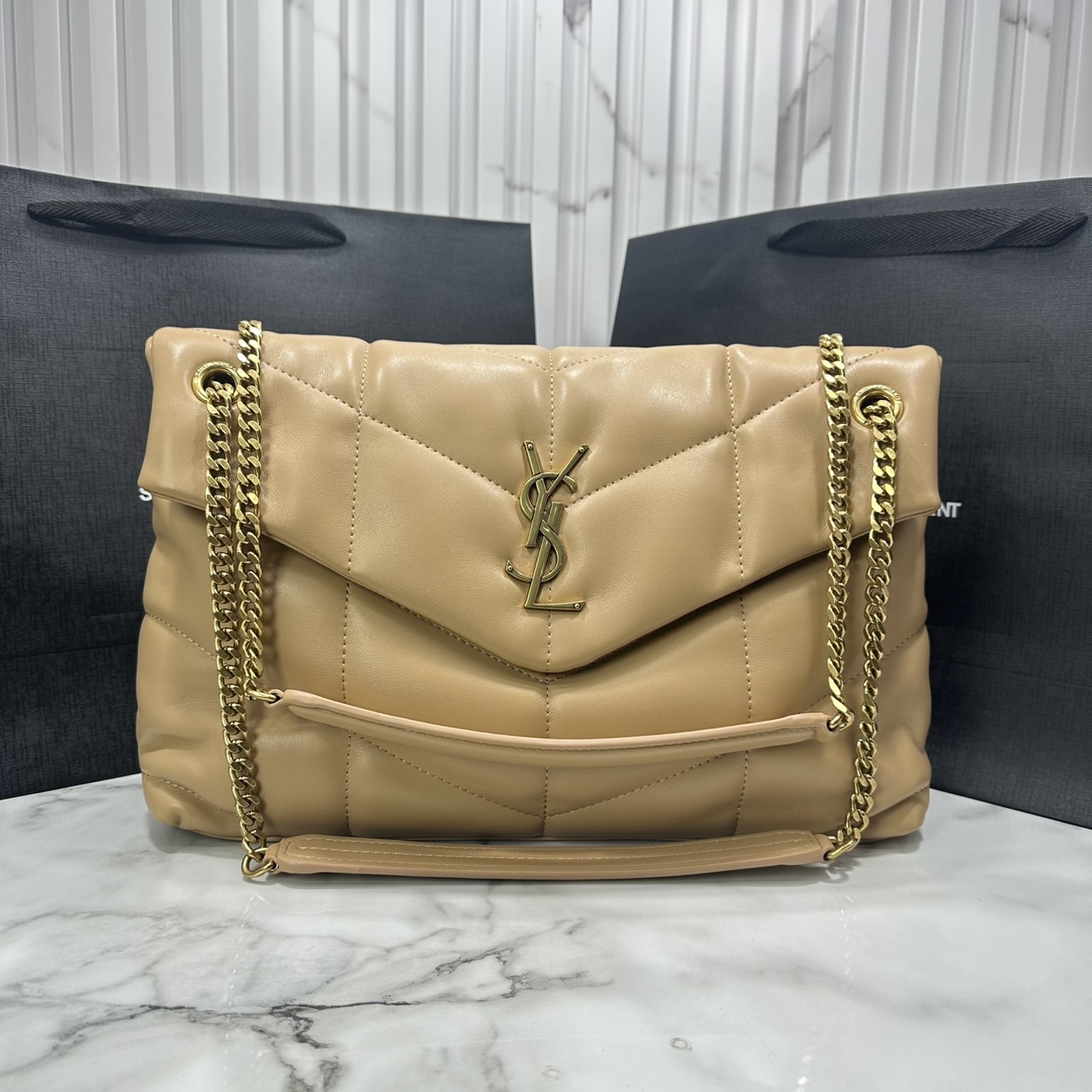 ORI หนังแท้ | 32cm YSL PUFFER Medium in Nappa leather กระเป๋าสะพายรุ่นยอดนิยม ทรงสวย ใช้ได้บ่อยไม่มีเบื่อ วัสดุหนังสัมผัสนิ่มมือ ดีไซน์เรียบหรู ดูแพง สะพายได้หลากหลาย