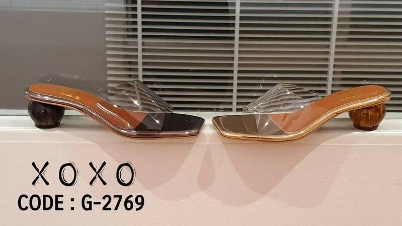 ZARA รองเท้า คัชชูงานสวม คาดพลาสติกใสอย่างดีเนื้อนุ่ม พื้นวัสดุหนัง PU ส้นแก้วสีใส งารจริงสวยมากคะ แมทส์ชุดง่าย น้ำหนักเบา