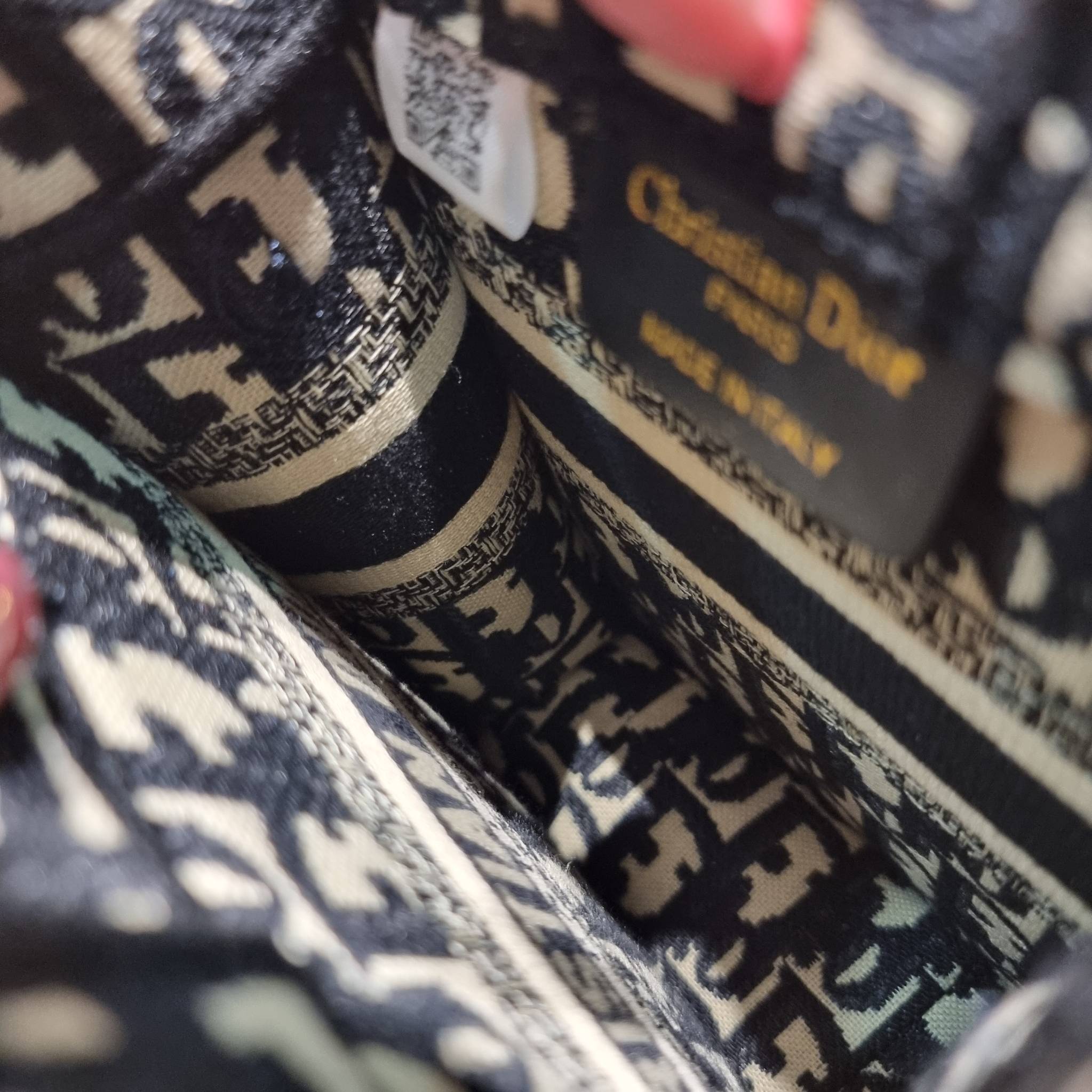 Dior mini book tote phone bag / CD MINI SHOPPING BAG น้องคนสวย ไซส์มินิ ขนาดเล็กน่ารัก น่าใช้มากกกก!! ดีไซน์คลาสสิควินเทจ สวยหรู