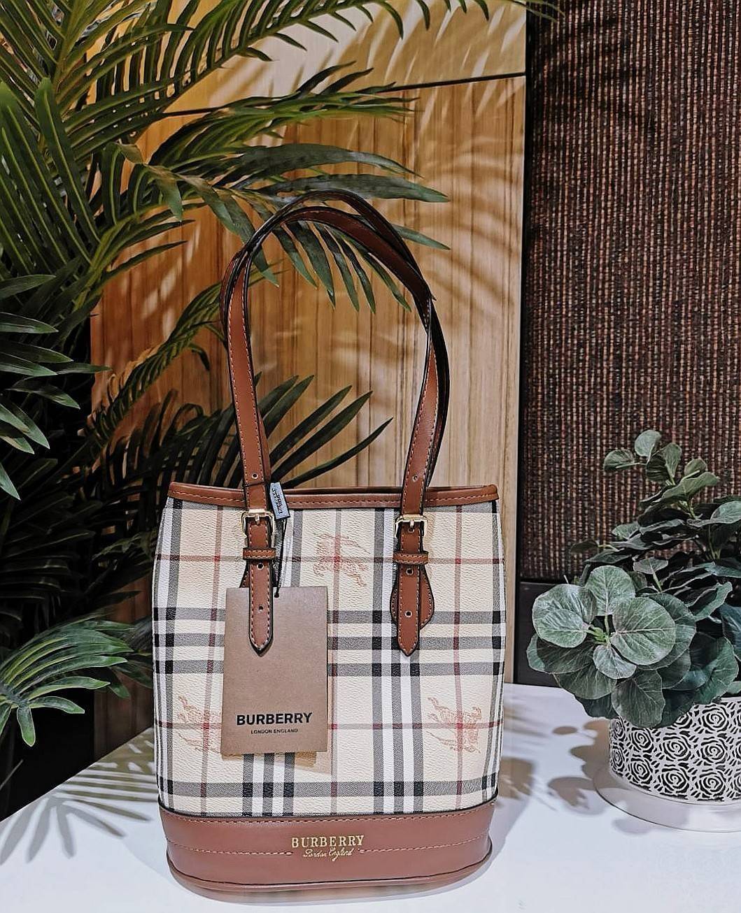 BURBERRY FRAGRANCES VINTAGE BAG กระเป๋าสะพายทรงวินเทจ