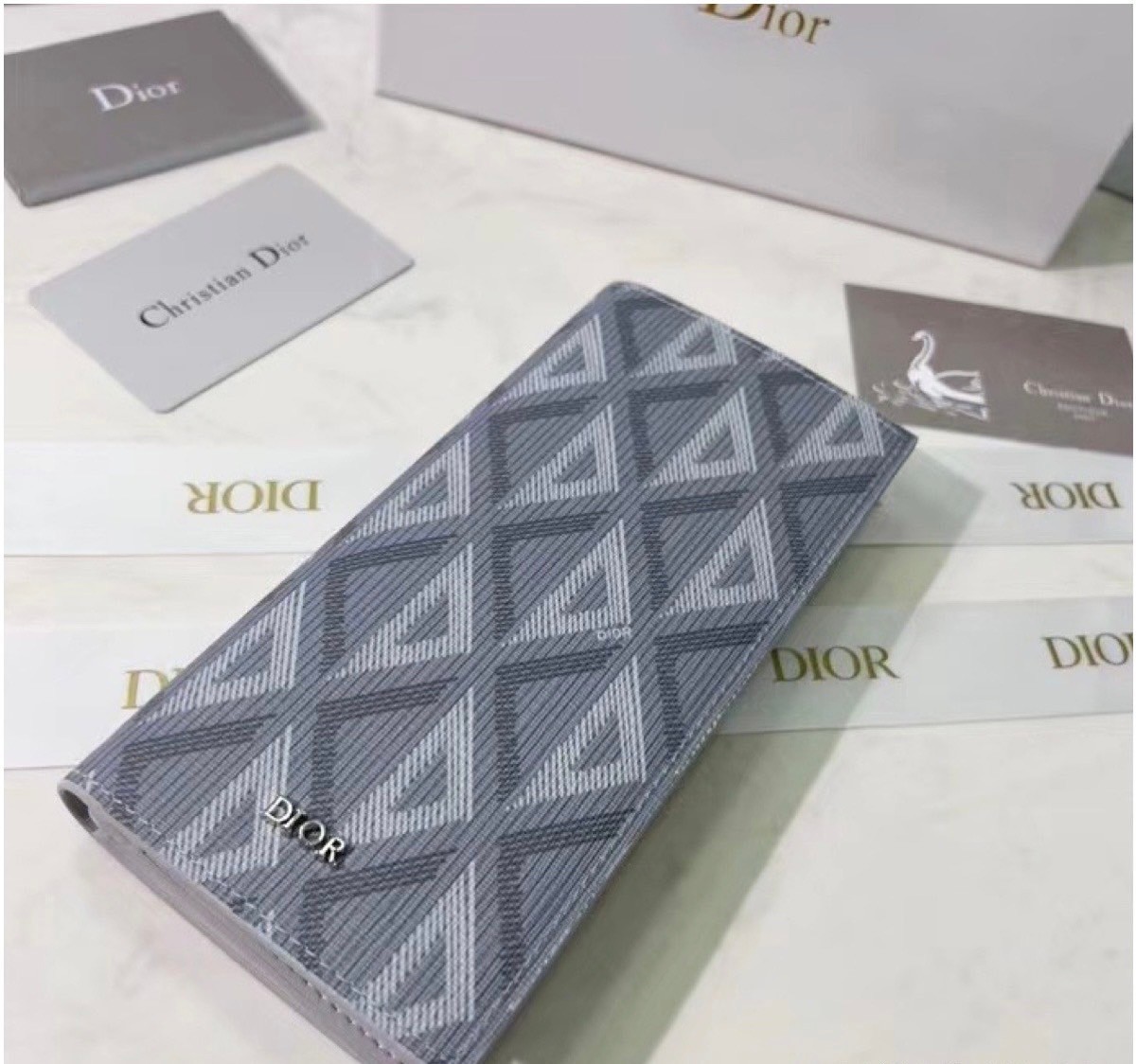 DIOR Vertical Long Wallet Dior CD Diamond Canvas กระเป๋าสตางค์ใบยาว พร้อมส่งที่ไทย ภาพสินค้าถ่ายจากงานขายจริง ใช้งานต่างประเทศได้