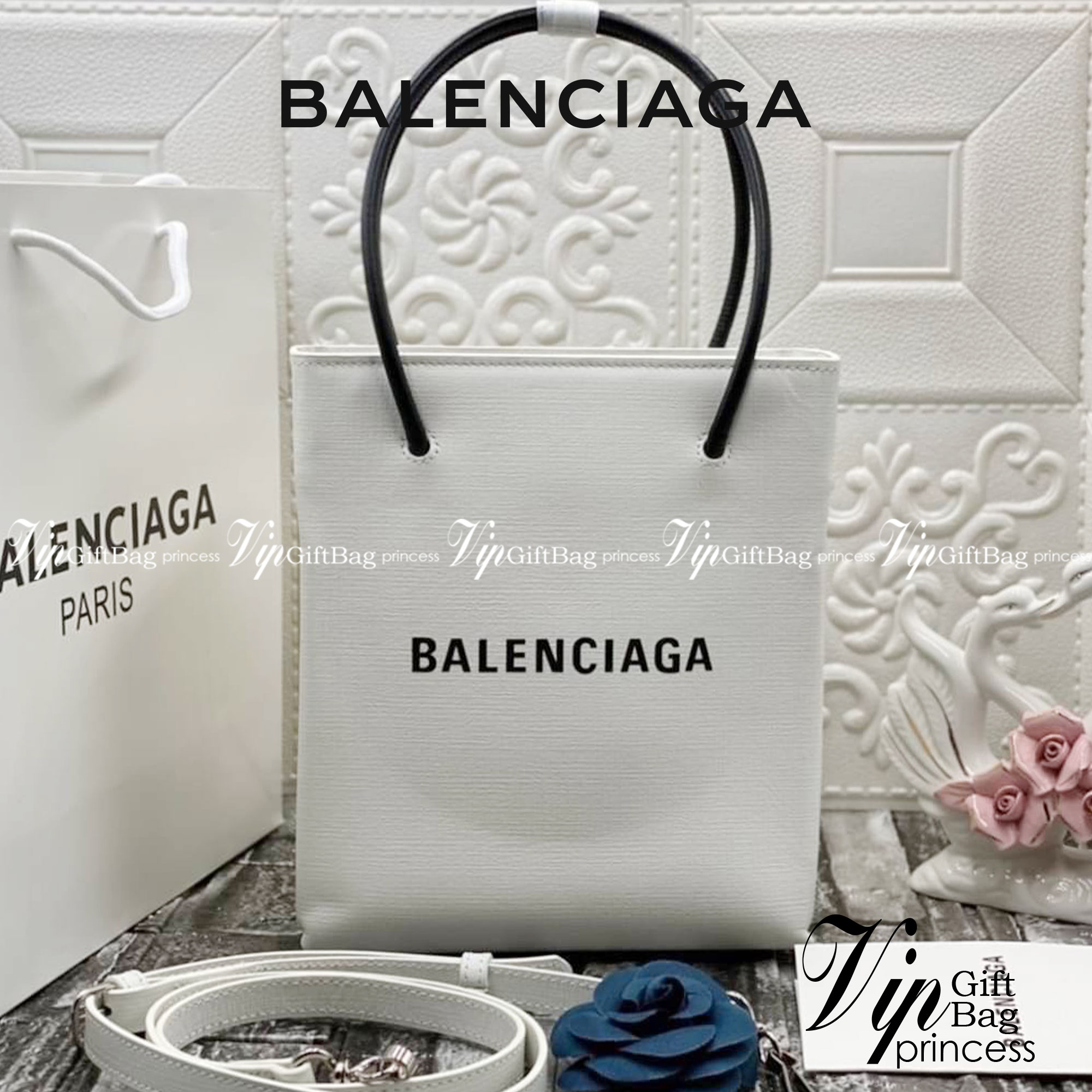 หนังแท้ BALENCIAGA XXS TOTE / Balenciaga shopping tote xxs พกกระเป๋าช้อปปิ้ง ไปทุกที่ในฤดูกาลนี้ ดีไซน์ที่ใช้ได้ทุกวันตั้งแต่หนังแบบมีเท็กซ์เจอร์ ภาพสินค้าถ่ายจากงานขายจริง ใช้งานต่างประเทศได้
