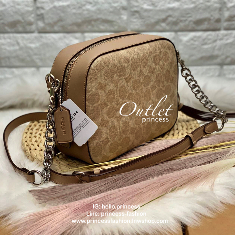 COACH SIGNATURE CROSSBODY BOX BAG ((F31208)) 🔺สินค้าขายดี กระเป๋าสะพายวัสดุหนังแท้ จาก coach factory outlet หนังนิ่ม ทรงสวย ตัวกระเป๋าลายแบรนด์ ตัดขอบหนังเรียบได้สวยงามค่ะ ด้านหน้า-หลัง มีช่องสำหรับใส่ของ เปิดปิดกระเป๋าแบบซิป ที่จับเป็นพวงหนังอะไห