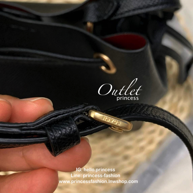 COACH LENA CROSSBODY BAG กระเป๋าสะพายทรง bucket หนังแกะแท้ หนังนิ่ม เบา ขนาดกำลังน่ารัก เปิดปิดแบย drawstring, แม่เหล็ก ภายในโล่ง ใส่ wallet กลาง มือถือทุกรุ่น และของใช้ส่วนตัว สายสะพานปรับได้ค่ะ