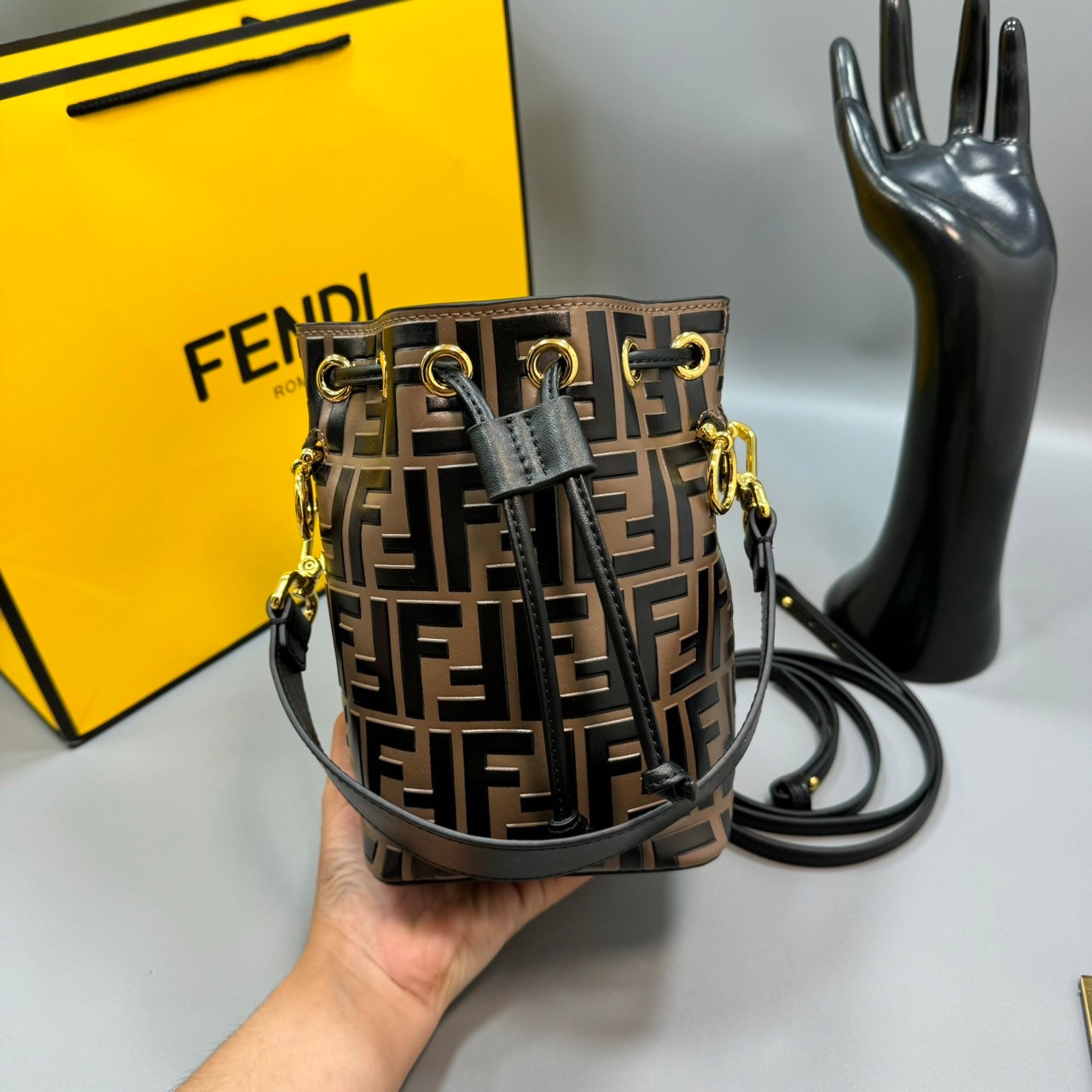 FENDI Mon Tresor Brown leather mini bag / FENDI Bucket Bag กระเป๋าสะพายทรงบัคเก็ต ไซส์มินิ เกรดออริ สลับแท้ 1:1 ใช้ต่างประเทศได้