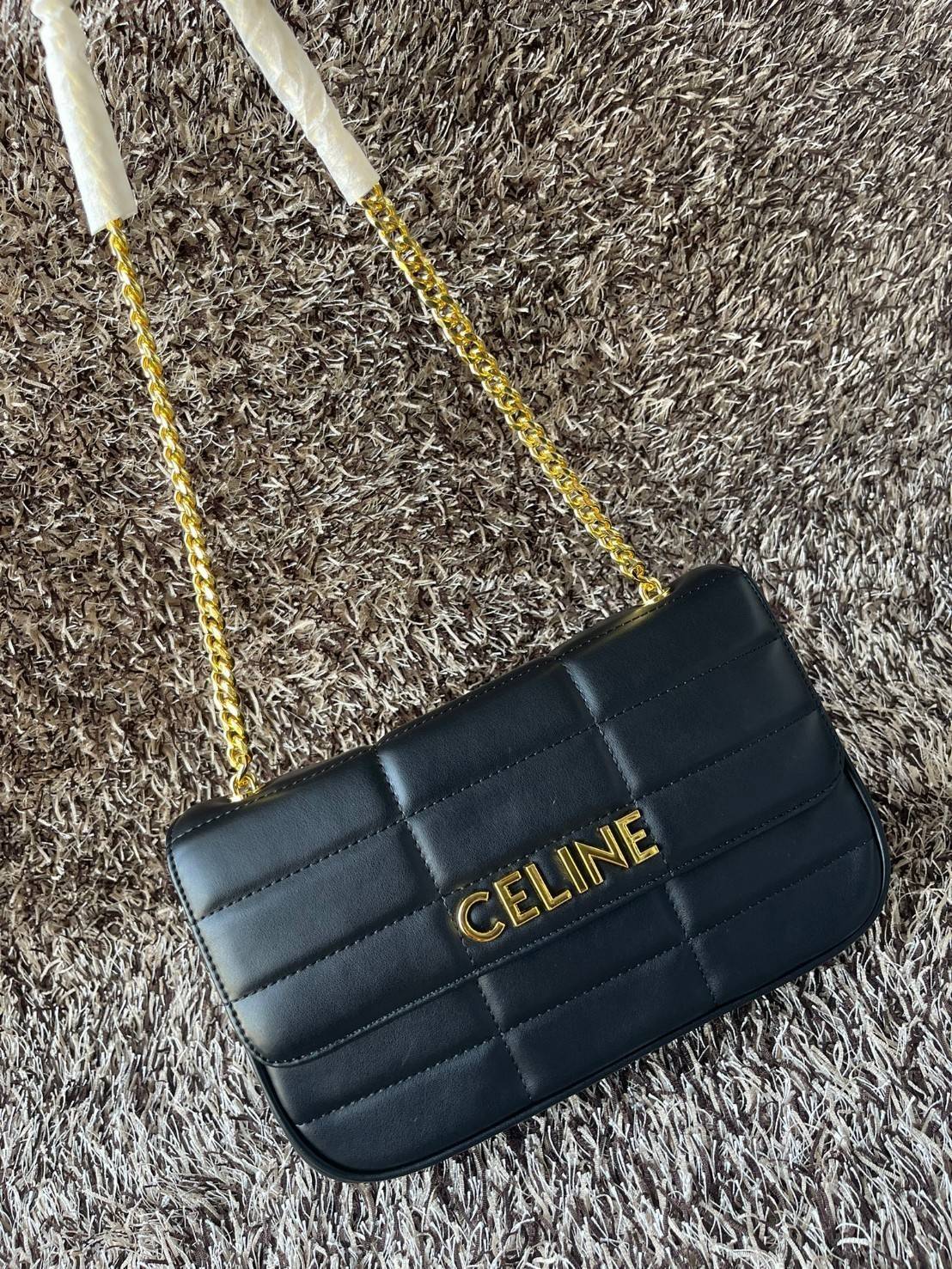 CELINE CHAIN SHOULDER BAG MATELASSE MONOCHROME CELINE in Quilted Goatskin กระเป๋าเทรนด์กระเป๋าสุดฮอตแต่ยังคงความคลาสสิก