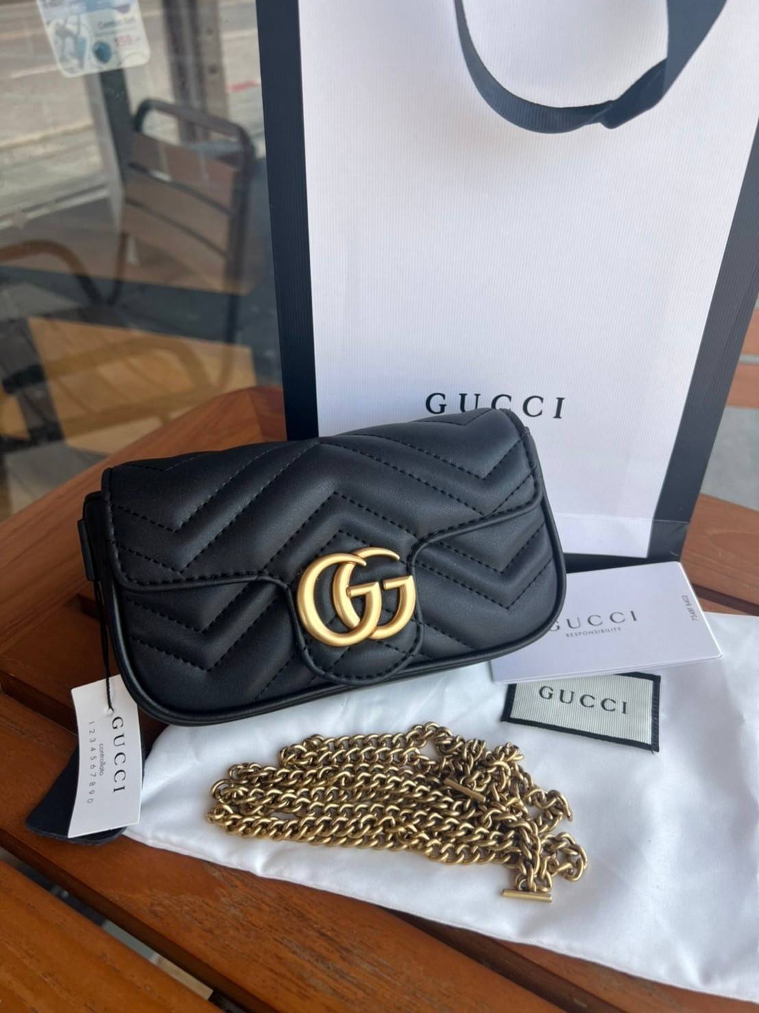 Gucci Marmont Super mini Premiumgift กระเป๋าสะพายข้างใบเล็ก น้องมินิ น่ารั๊กมุ้งมิ้ง วัสดุหนังเชฟรอน สายสะพายแบบโซ่ อะไหล่ทองหรูหรา ด้านหน้าประดับโลโก้แบรนด์หรู ทนทาน แข็งแรง น้ำหนักเบา ใส่ตังค์ใส่โทรศัพท์ Iphone+ ได้ น่ารักมุ้งมิ้ง ไม่ควรพลาดเลยค่า