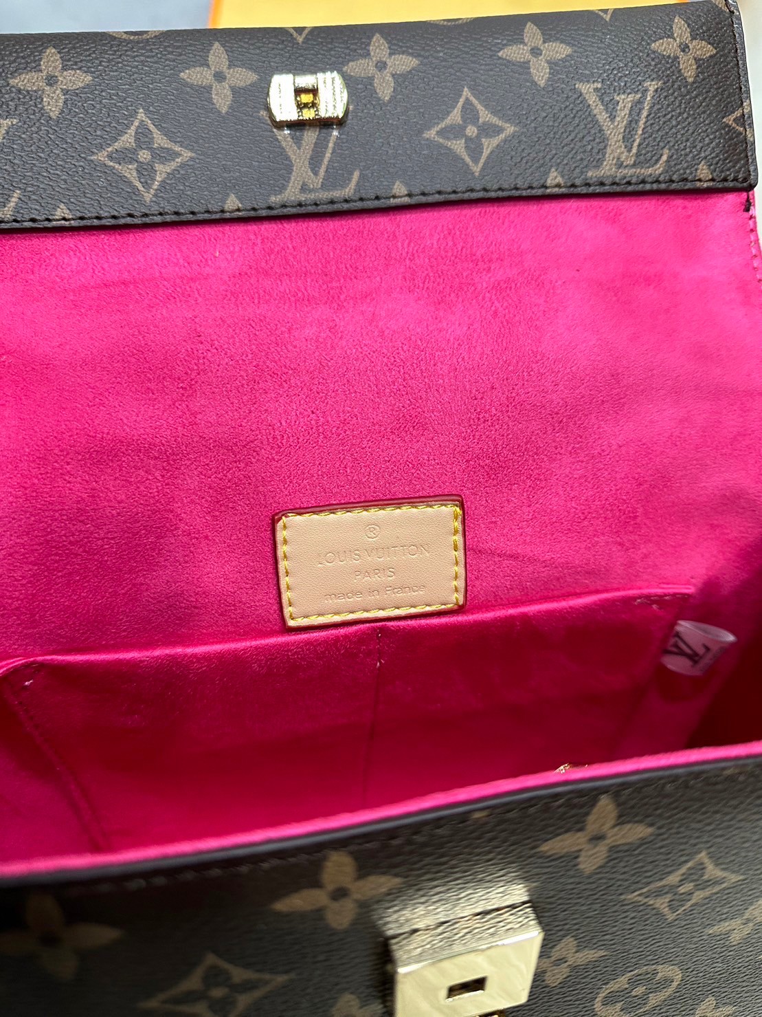 LV Cluny BB Monogram / LV Bag พร้อมส่ง กระเป๋าสะพายลายโมโนแกรมเปิดหน้า เป็นอีกรุ่นที่ขายดีมากเพราะใช้งานง่าย งานปั้มสวยเป๊ะปังตามรูป