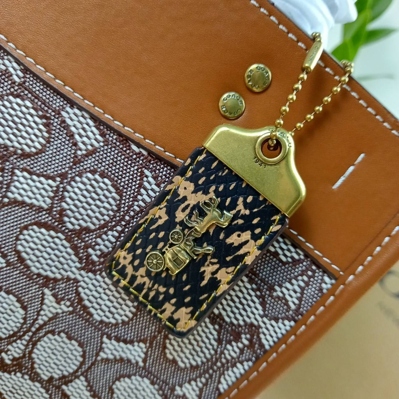 ดีเทลเนียบมาก คลาสสิค หรูหราได้ใจ😘🌺//>>COACH ROGUE 25 IN SIGNATURE TEXTILE JACQUARD WITH SNAKESKIN DETAIL(COACH C5467)🍁กระเป๋ารุ่นคลาสสิค หรูหรา มีรสนิยม จะถือ หรือสะพายได้ตามดีไซน์การใช้งานเลยจ้า// วัสดุ jacquard ลาย signatu