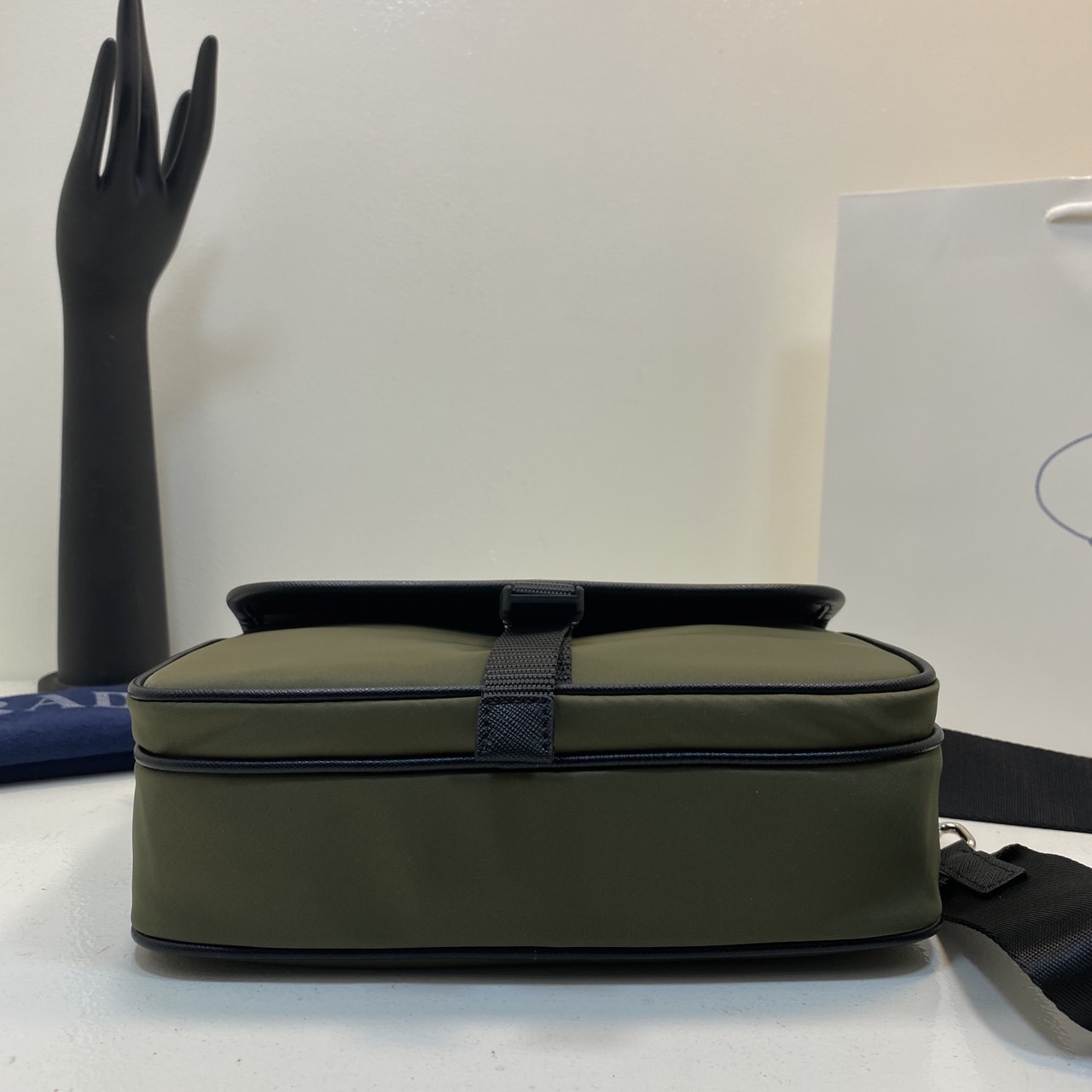 PRADA Re-Nylon and Saffiano leather shoulder bag / PRADA Messenger Bag กระเป๋าสะพายทรงเหลี่ยม คอมพลีทครีเอทลุคหล่อเท่ เกรดออริ 1:1 ใช้งานต่างประเทศได้