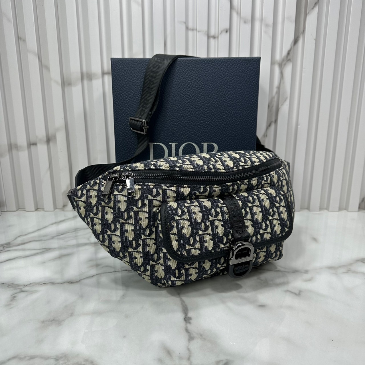 DIOR 8 waist bag Oblique jacquard fabric กระเป๋าสะพายคาดอก เอกลักษณ์ทอผ้าแจ็คการ์ดอย่างดี สวยสง่างามเหนือกาลเวลา มีไว้ไม่มีเอาท์ ท่านชายควรมีมากค่ะ