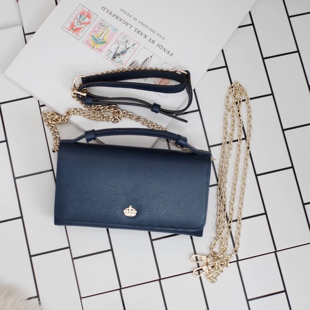 รุ่นขายดี **หนังวัวแท้สวยมาก KEEP • Ari • กระเป๋า สตางค์ยาว ปรับเป็นคลัช หรือถือ สะพาย ก้อได้หมด ขนาด กะลังดี ทรงสวย แค่ใบเดียวจบ! หนังคุณภาพเยี่ยม ภายใน จุของคุ้ม ใส่บัตร ใส่มือถือได้ทุกรุ่น ใบนี้ จะแต่งกับ Look ไหนก้อเข้ากันได้ดีแน่นอนค๊า Don't mis