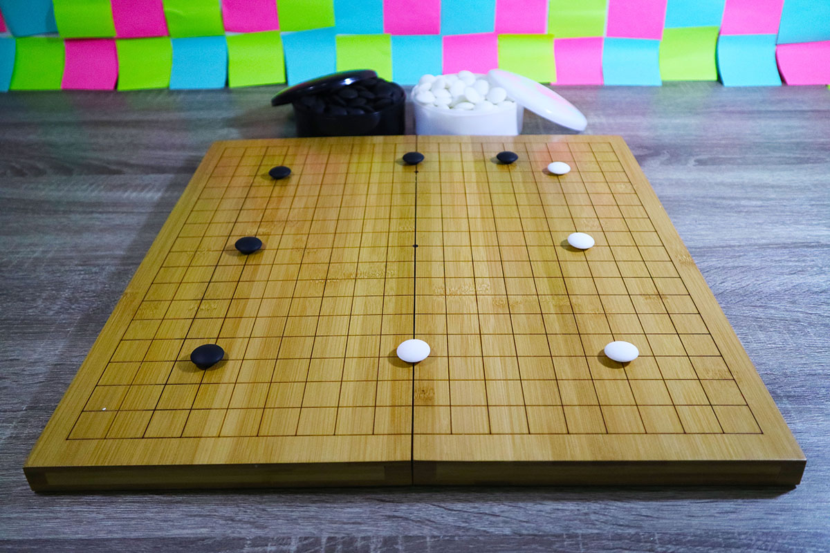 ชุดหมากล้อมกระดานไม้กระดาน19เส้นพร้อมเม็ดหมากล้อมเมลามีนพร้อมโถพลาสติกทรงกลม