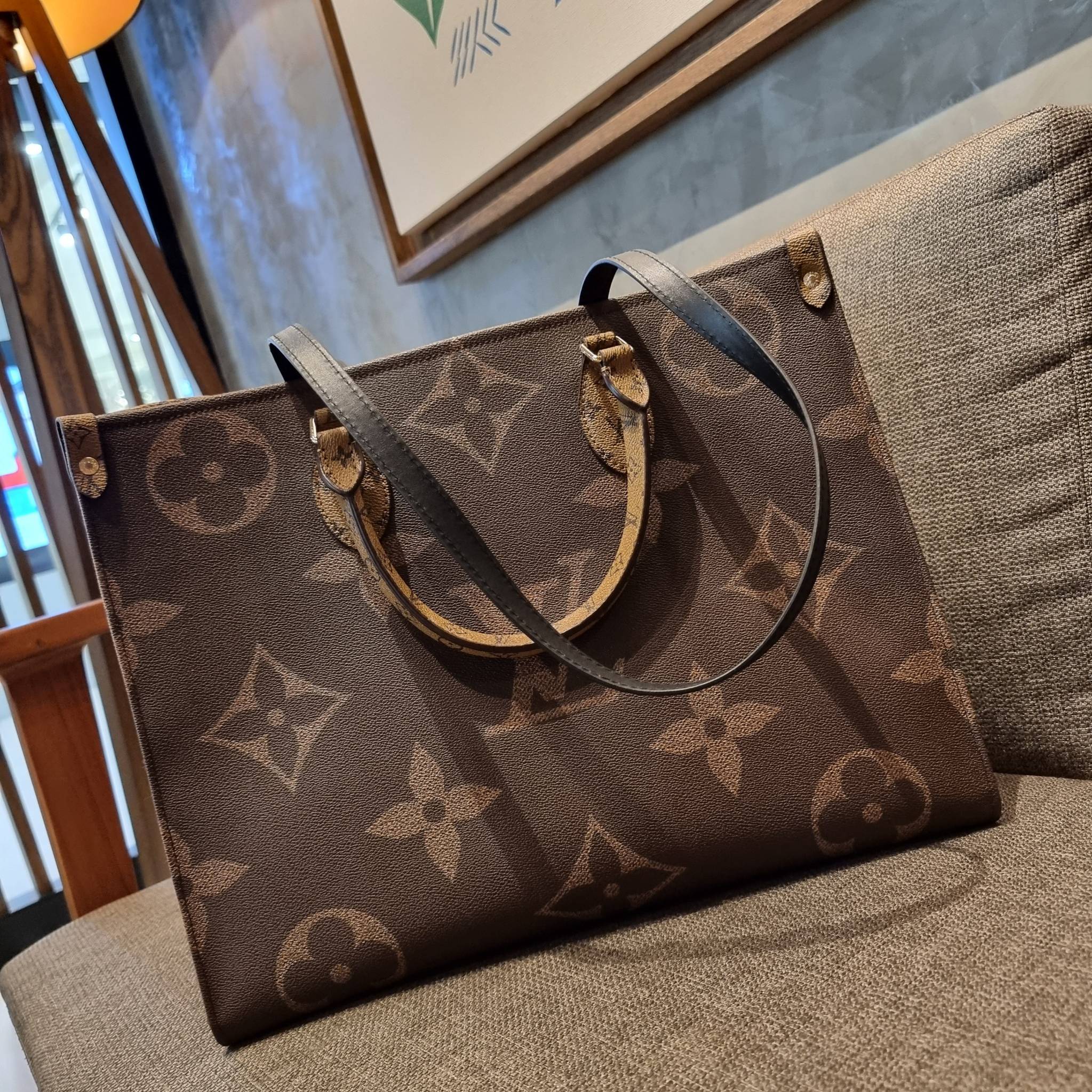 LV crossbody tote bag 10" 16" สเปเชี่ยล gift box set ในราคาที่แสนดี น่าคบหา!! สุดคุ้มและสวยที่สุดยันกล่อง!! ได้ไปยังไงต้องร้องว้าว!! กระเป๋าทรงโท้ทที่สาวๆตามหา ดีไซน์คลาสสิค ผู้ดี หรูหรา โทนสีใช้งานง่าย ได้ทุกลุค ทุกสไตล์ วัสดุหนังแคนวาสคุณภาพ ม