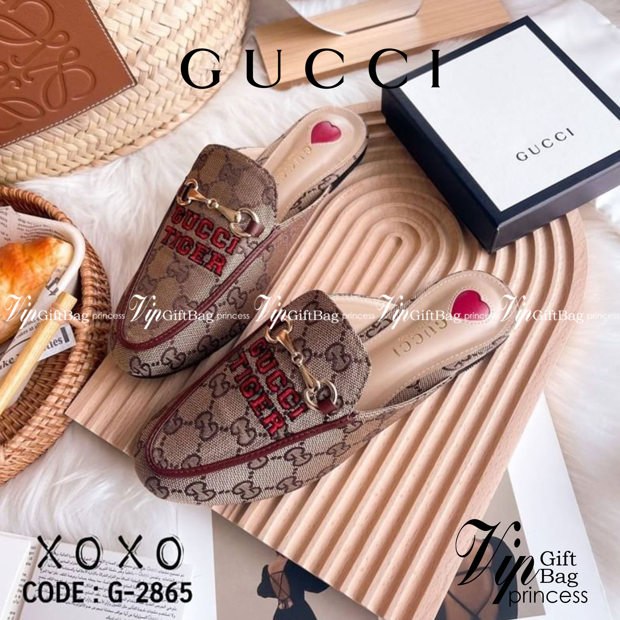 GUCCI รองเท้างานสวม ทรงเปิดส้น ปัก GG tiger (ตามภาพสินค้าจริง) พร้อมว่างอะไหล่ตะขอเกี่ยว สวย หรู (ตัวใหม่ ล่าสุดปีนี้เลยค่ะ) วัสดุผ้าลายแบรนด์ ด้านหน้าโค้งกว้าง ใส่สบาย น้ำหนักเบา แมทส์ชุดง่าย
